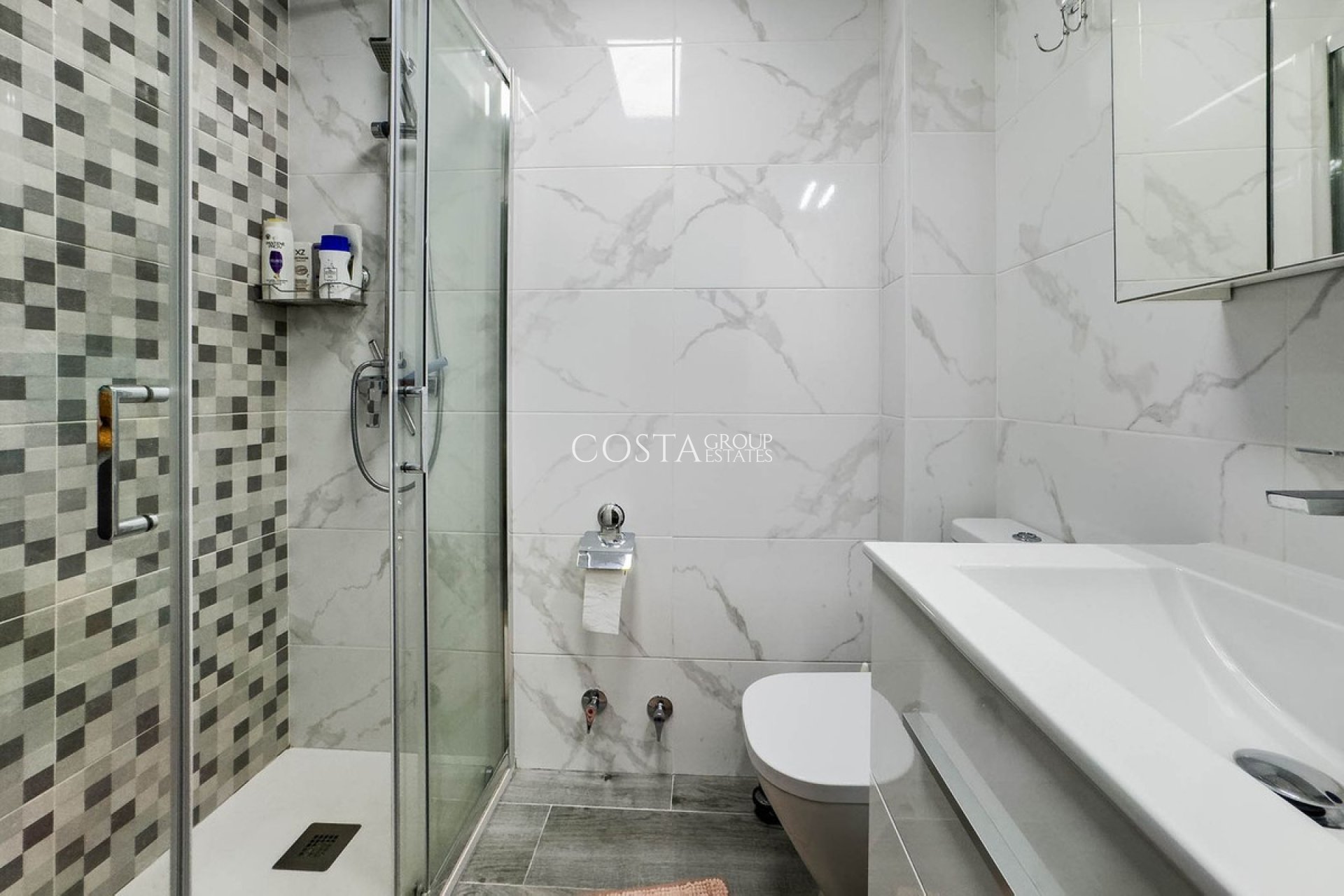 Resale - Villa -
Torrevieja - Lago Jardin