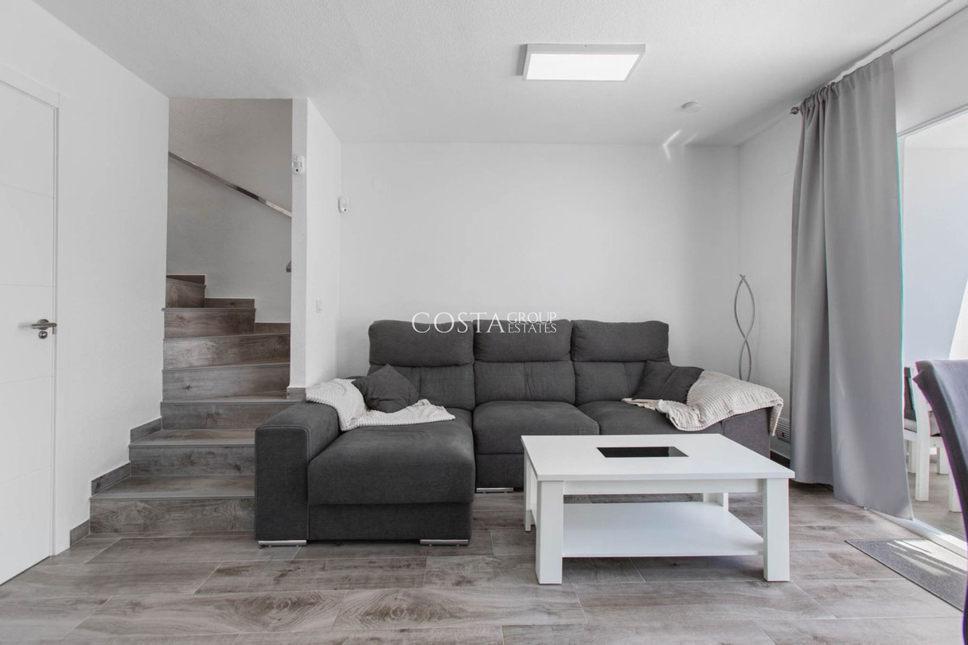 Resale - Villa -
Torrevieja - Lago Jardin