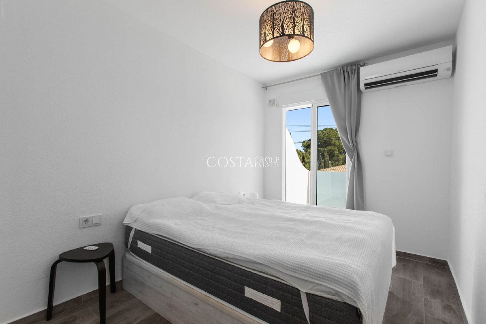 Resale - Villa -
Torrevieja - Lago Jardin