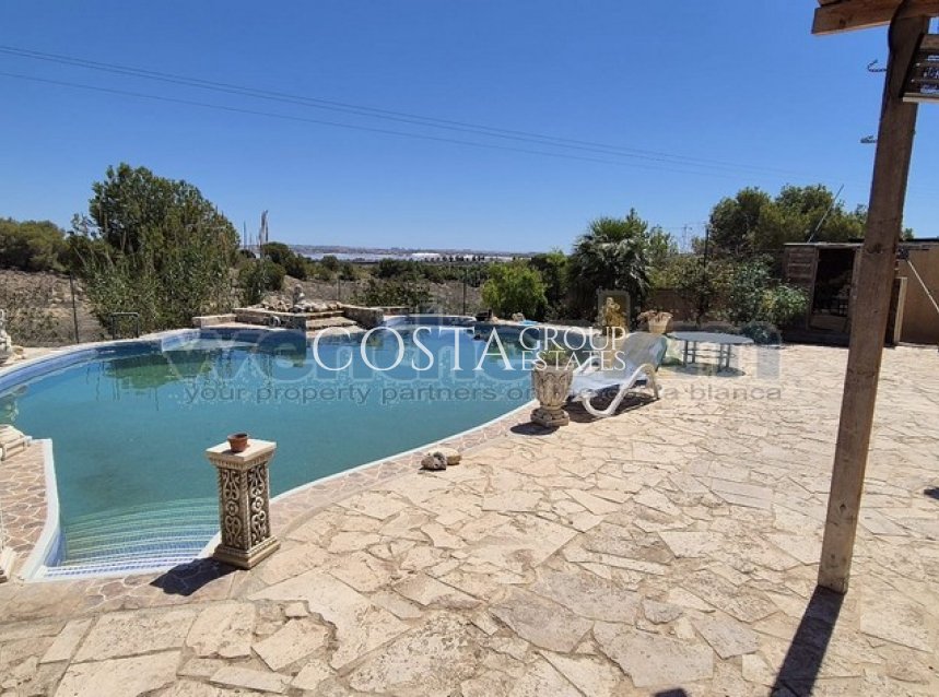 Resale - Villa -
Torrevieja - Los Balcones