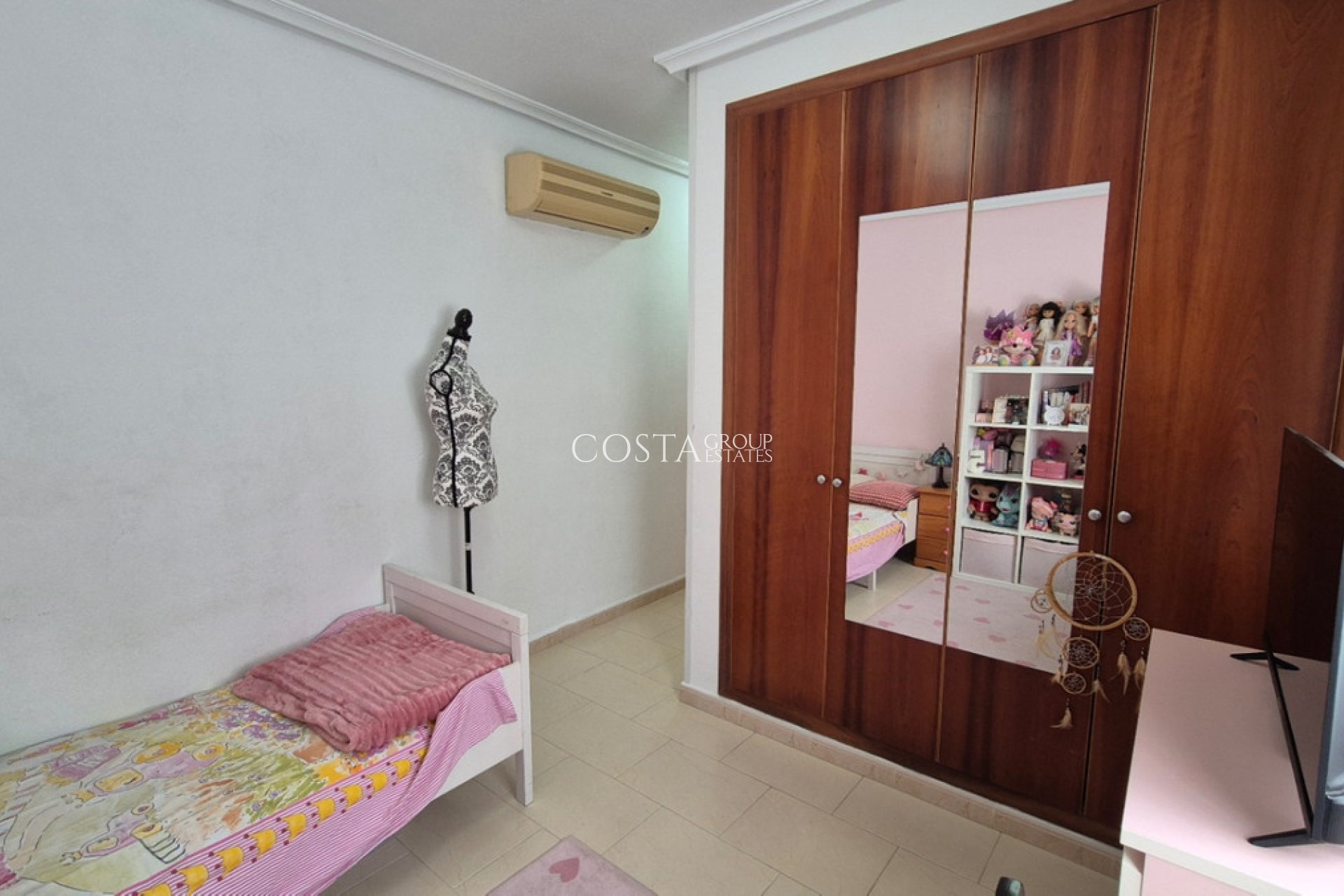 Resale - Villa -
Torrevieja - Torrevieja Centro