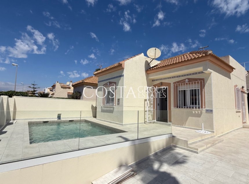 Resale - Villa -
Torrevieja - Torrevieja Centro