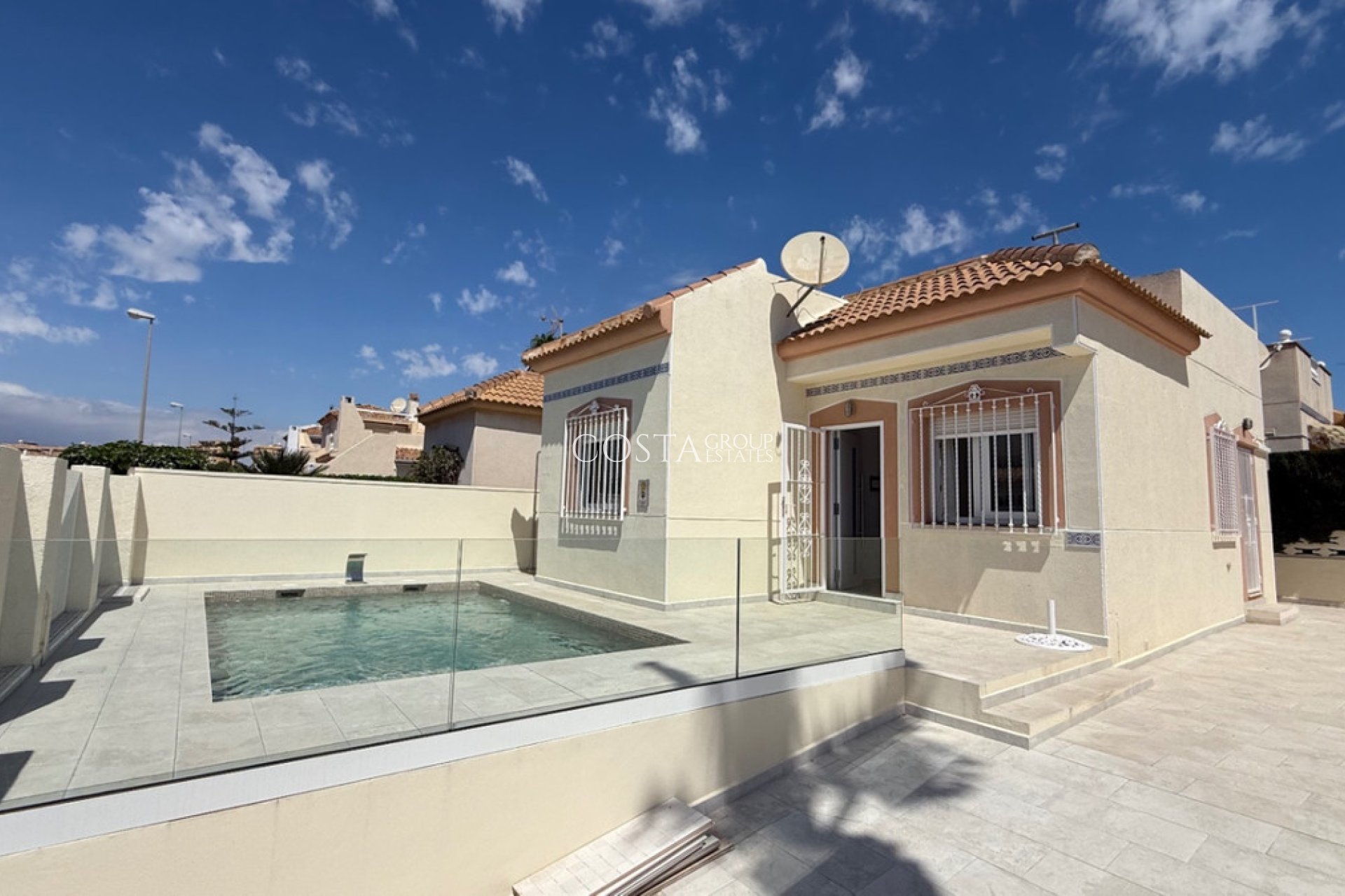 Resale - Villa -
Torrevieja - Torrevieja Centro