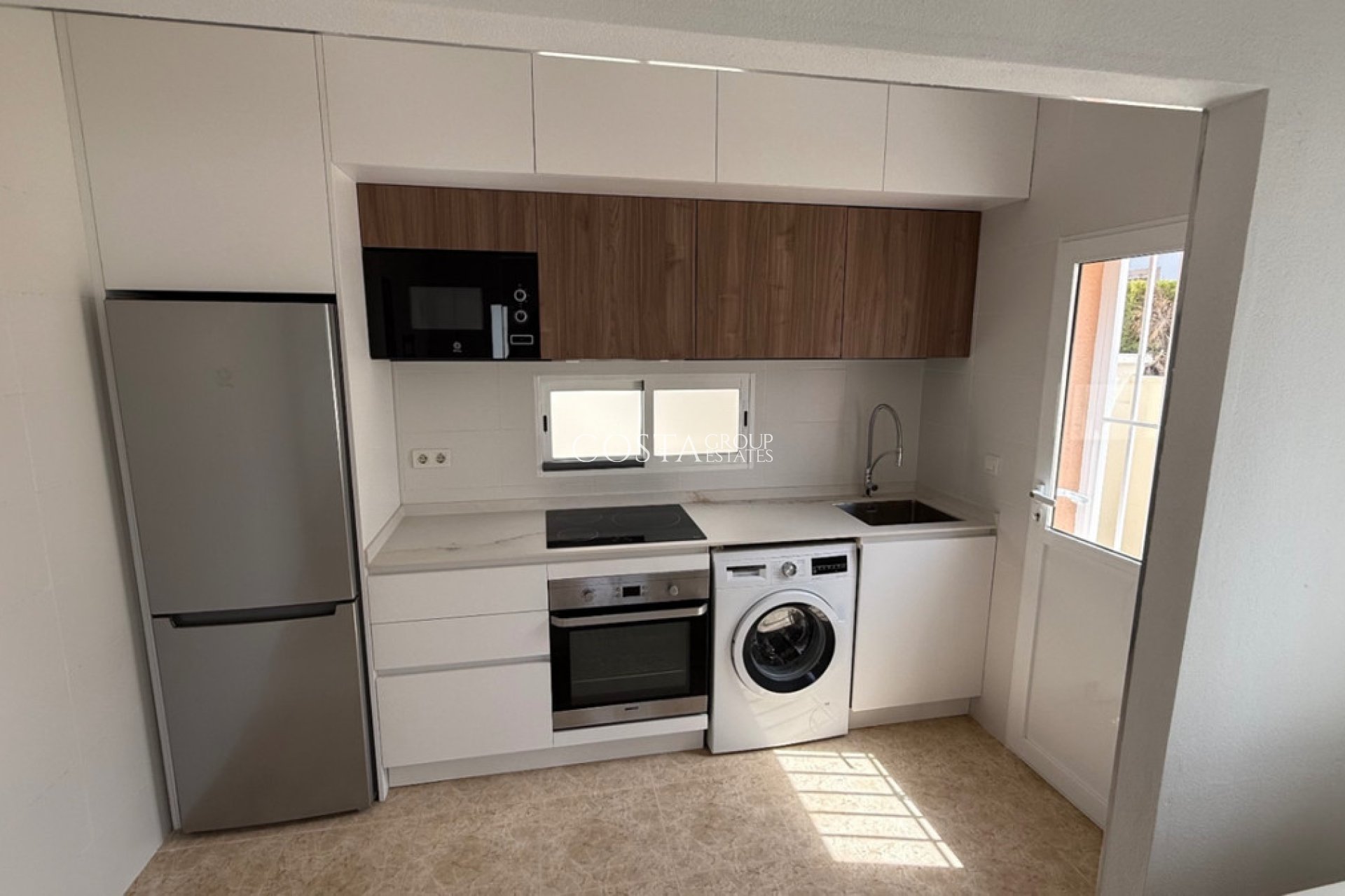 Resale - Villa -
Torrevieja - Torrevieja Centro