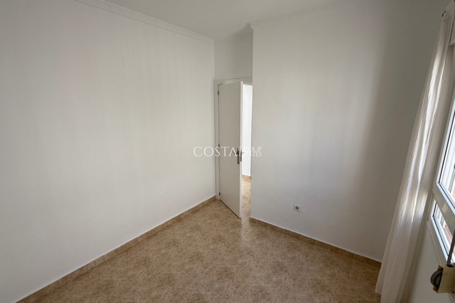 Resale - Villa -
Torrevieja - Torrevieja Centro