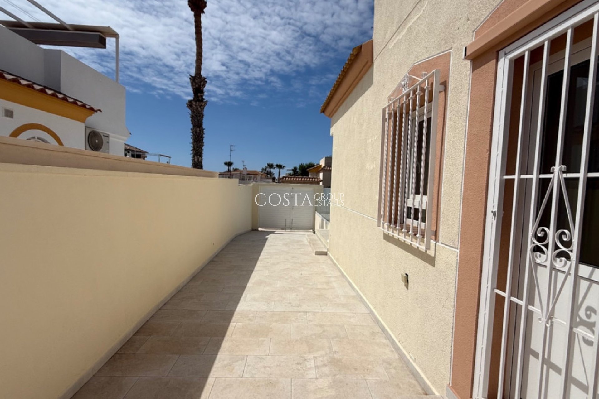 Resale - Villa -
Torrevieja - Torrevieja Centro