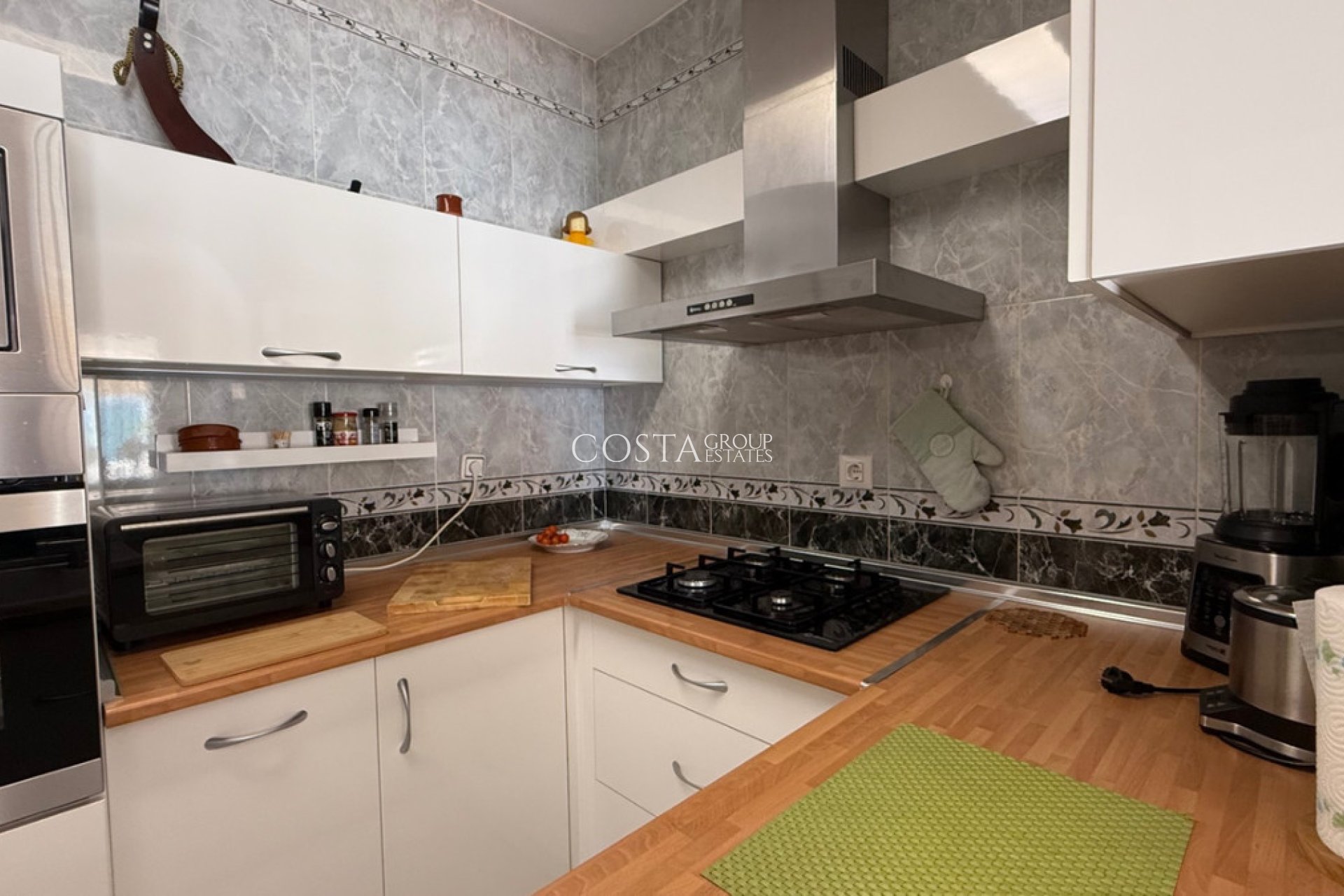 Resale - Villa -
Torrevieja - Torrevieja Centro