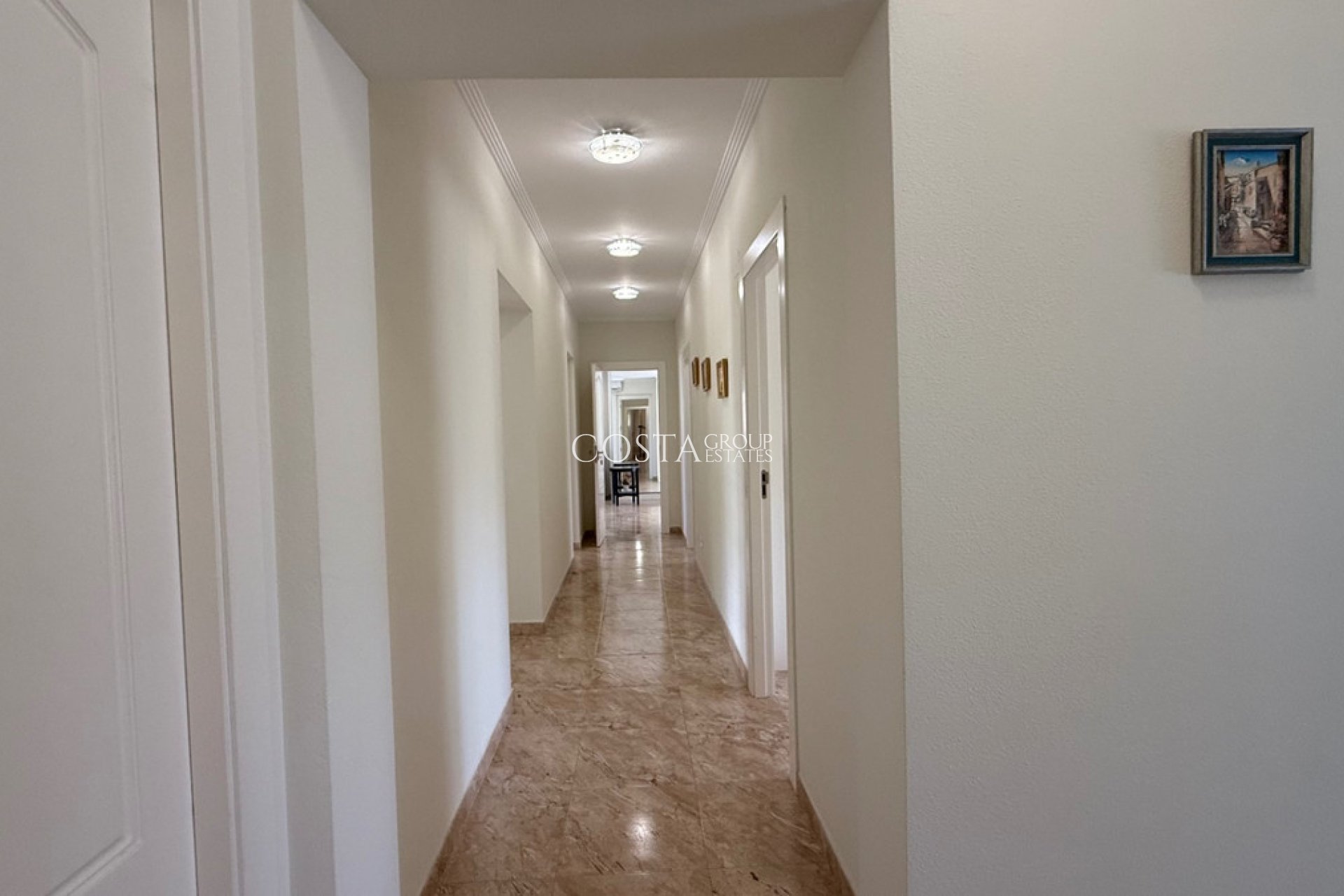 Resale - Villa -
Torrevieja - Torrevieja Centro