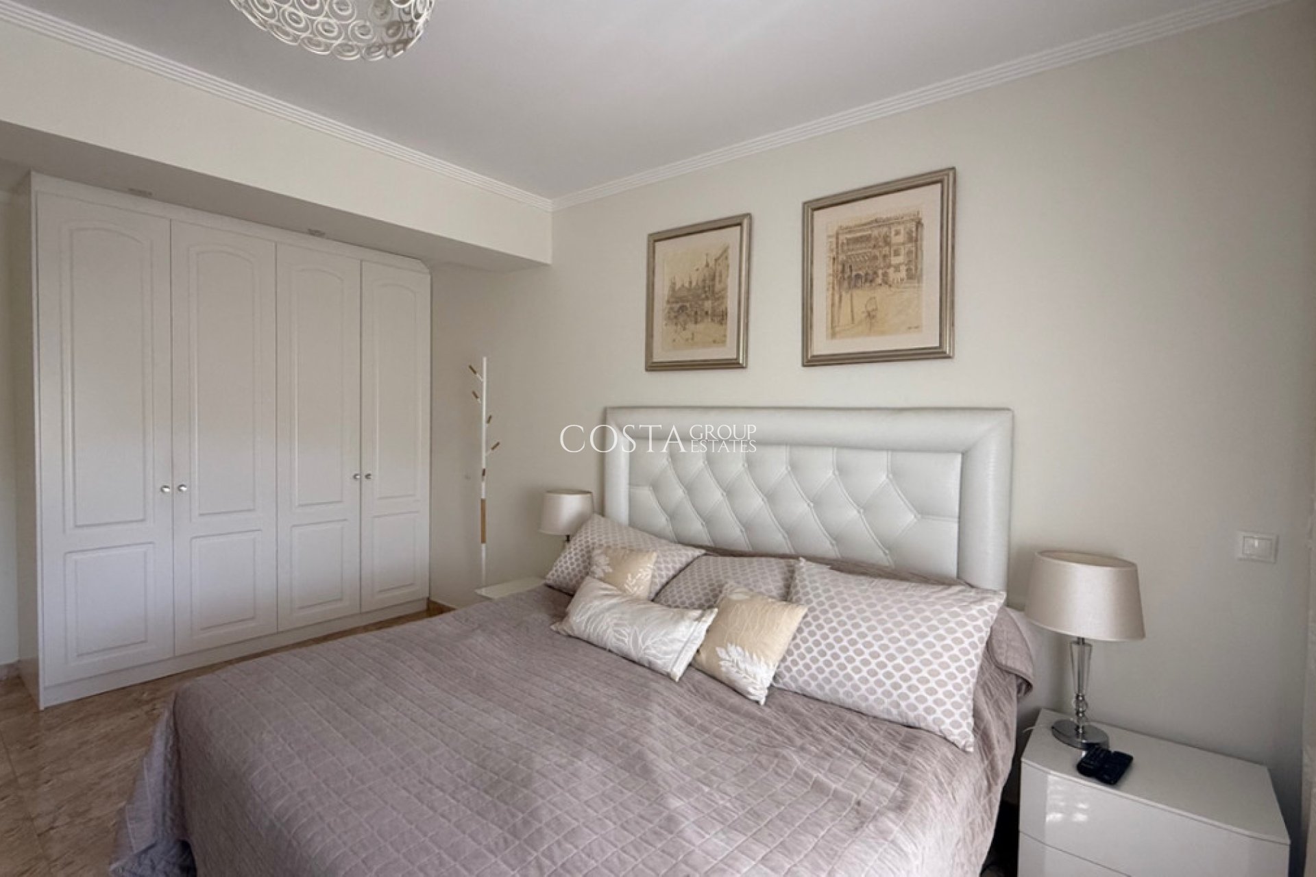 Resale - Villa -
Torrevieja - Torrevieja Centro