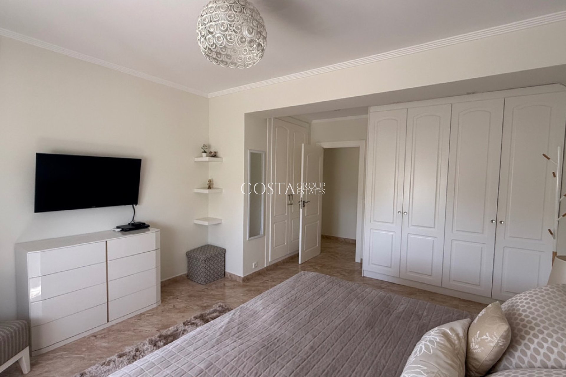 Resale - Villa -
Torrevieja - Torrevieja Centro