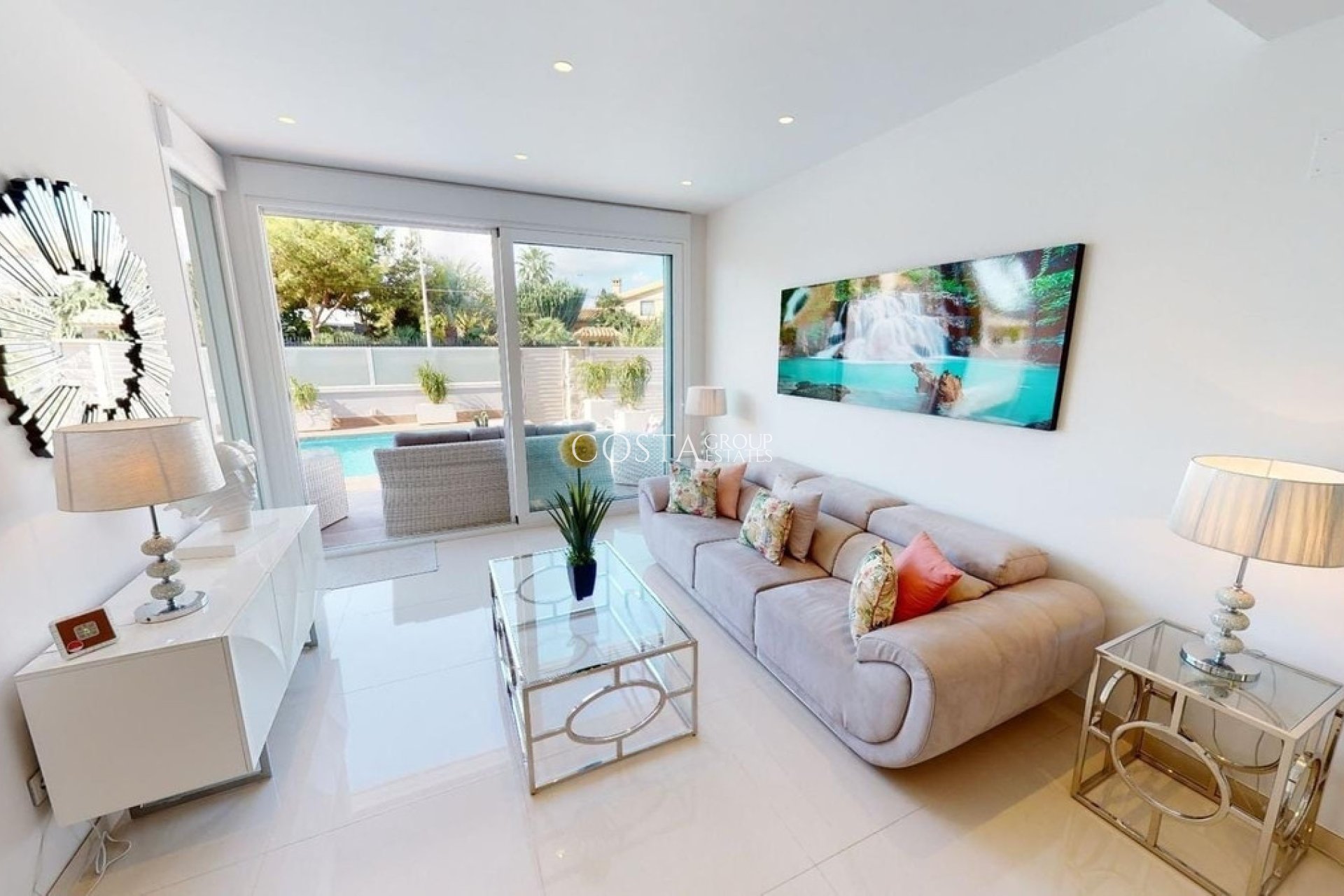 Resale - Villa -
Torrevieja - Torrevieja Centro