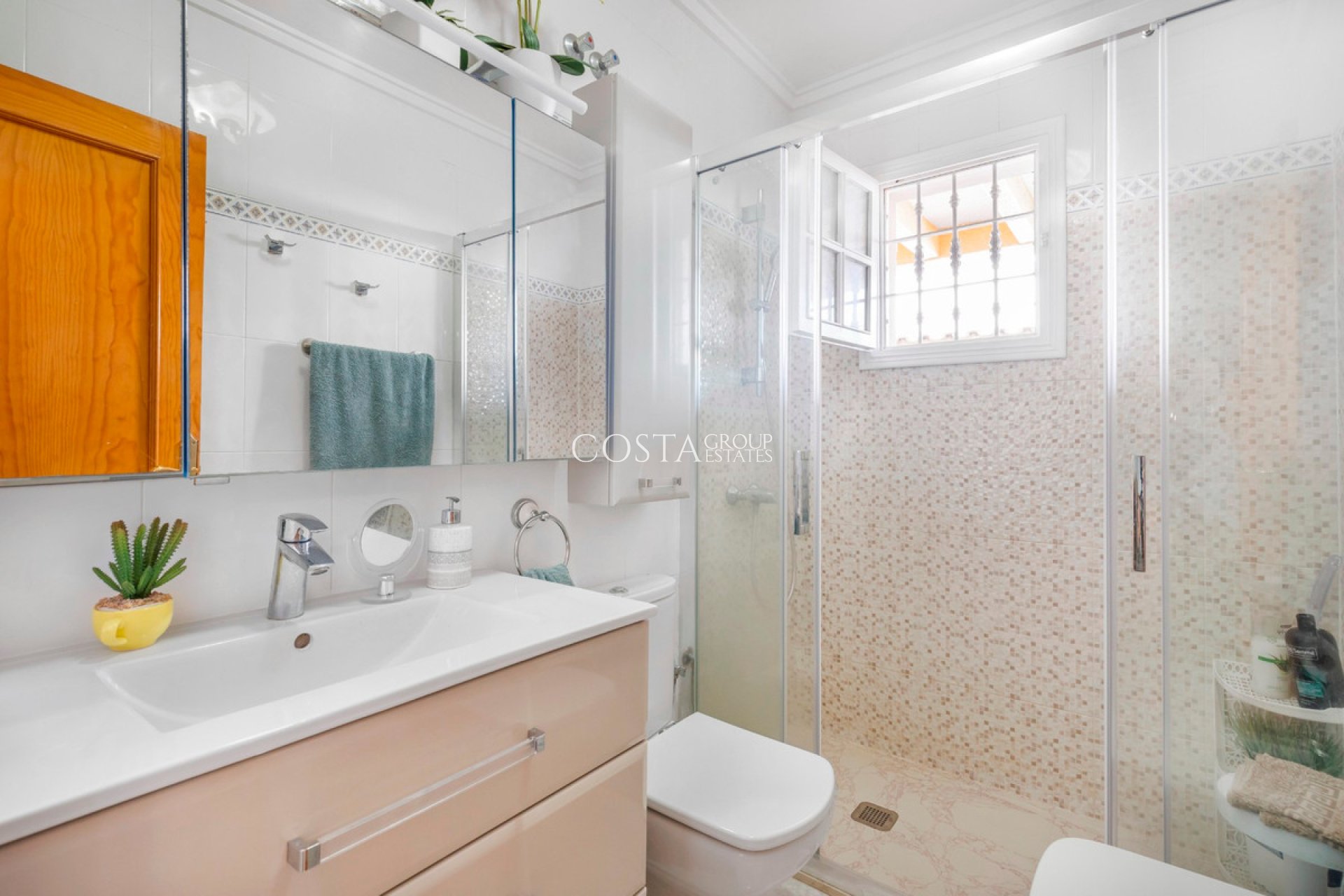 Resale - Villa -
Torrevieja - Torrevieja Centro