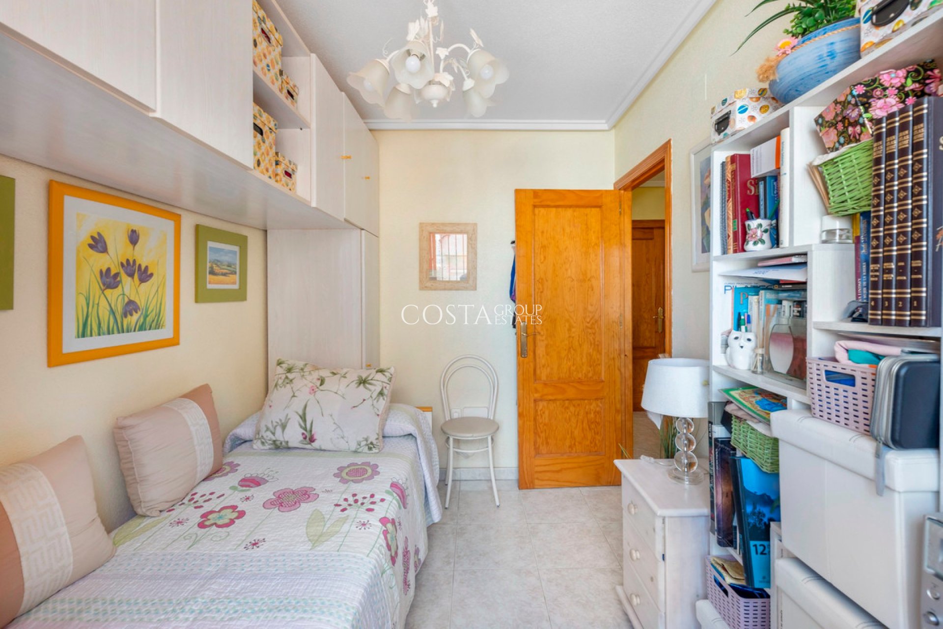 Resale - Villa -
Torrevieja - Torrevieja Centro