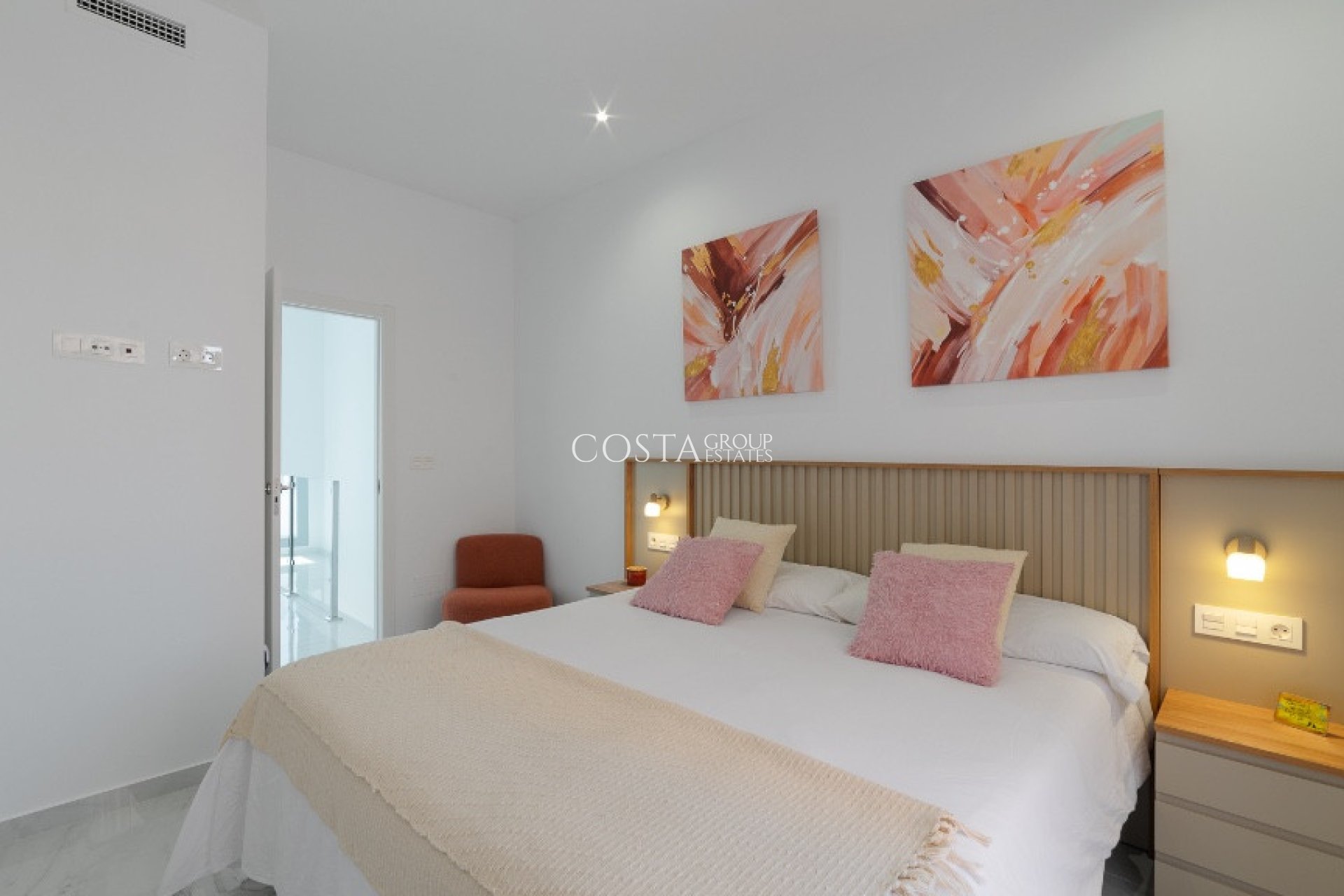 Resale - Villa -
Torrevieja - Torrevieja Centro