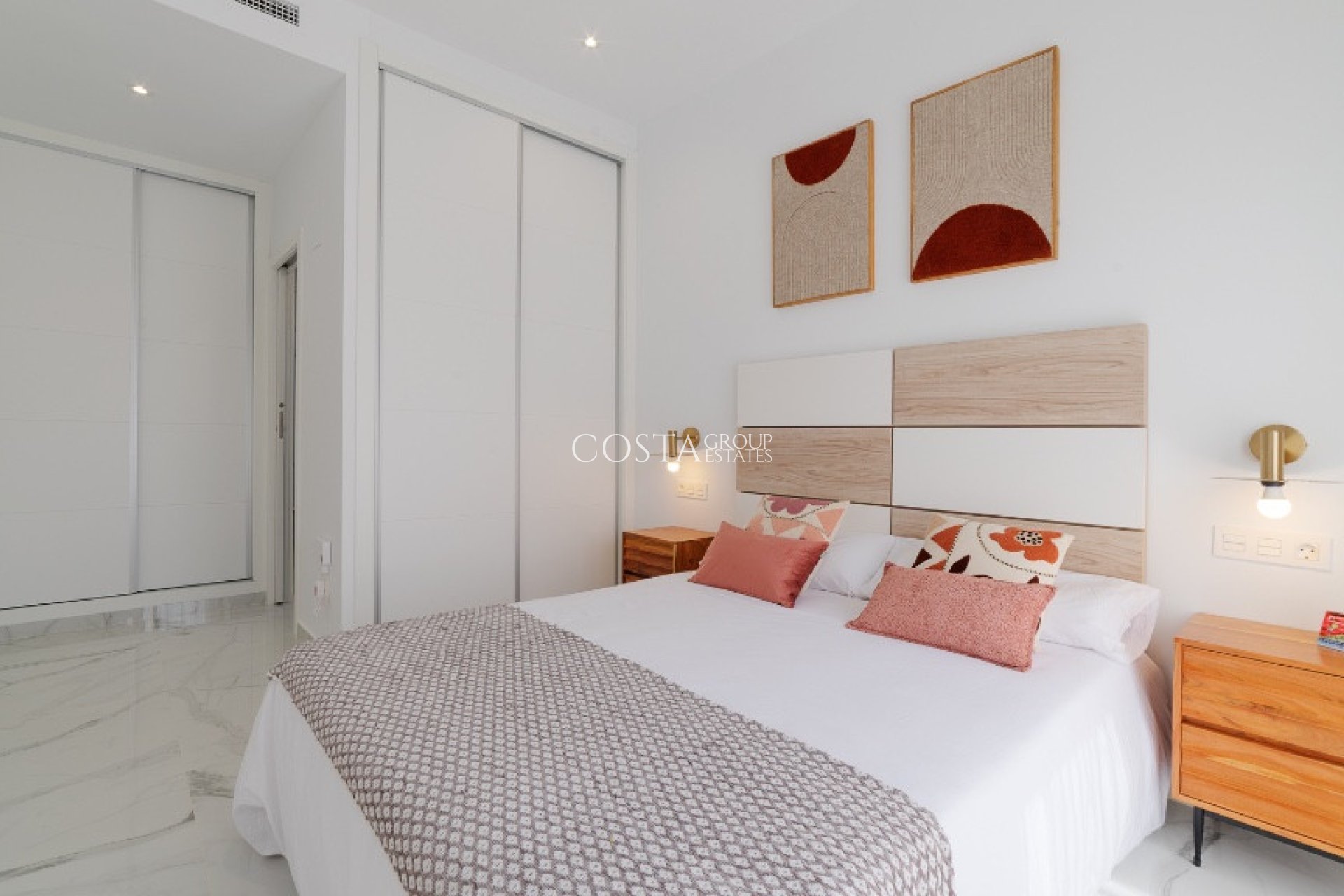 Resale - Villa -
Torrevieja - Torrevieja Centro