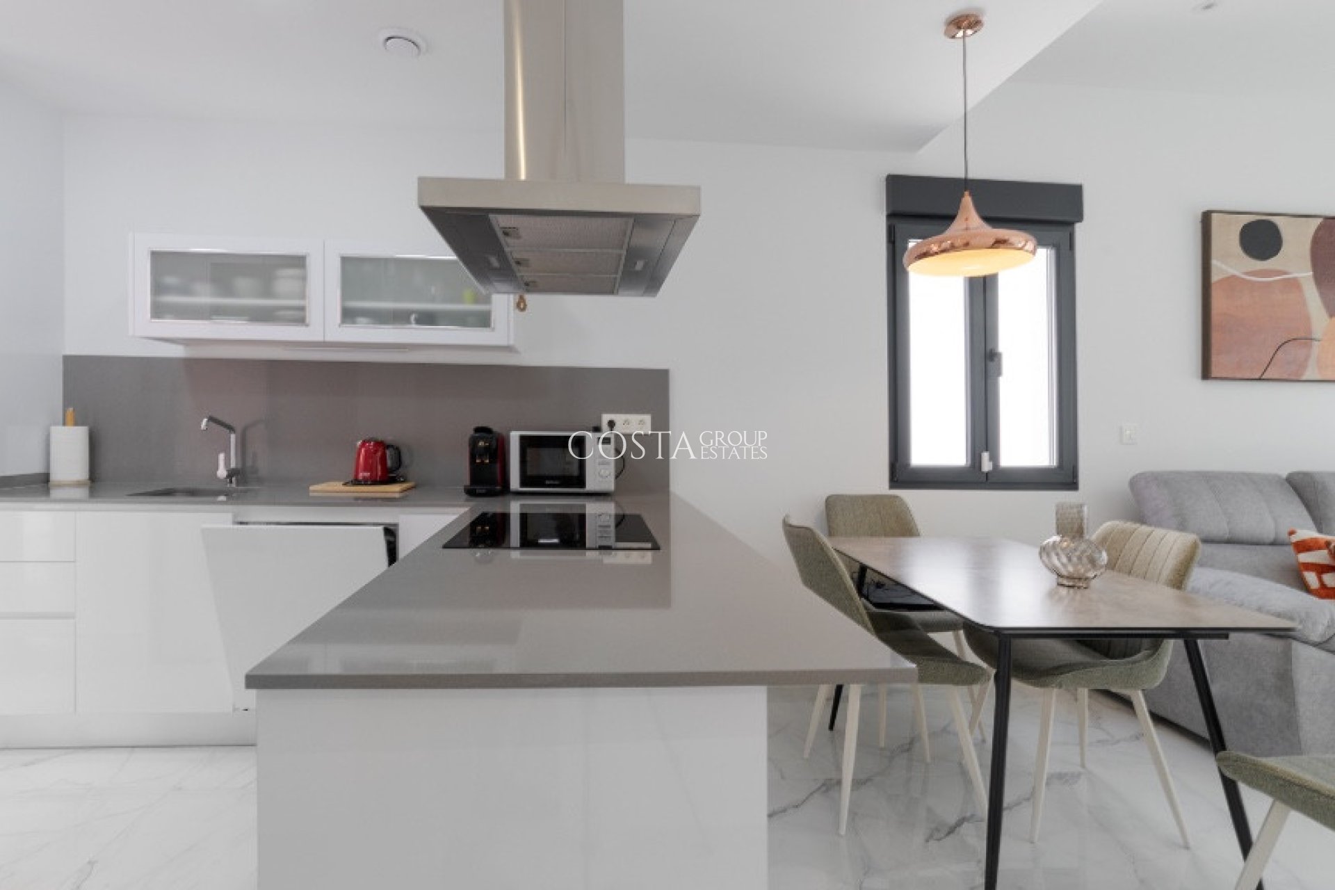 Resale - Villa -
Torrevieja - Torrevieja Centro