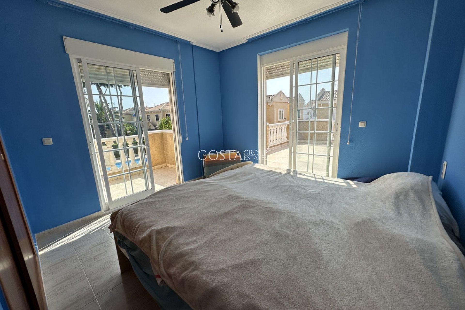 Resale - Villa -
Torrevieja - Torrevieja Centro