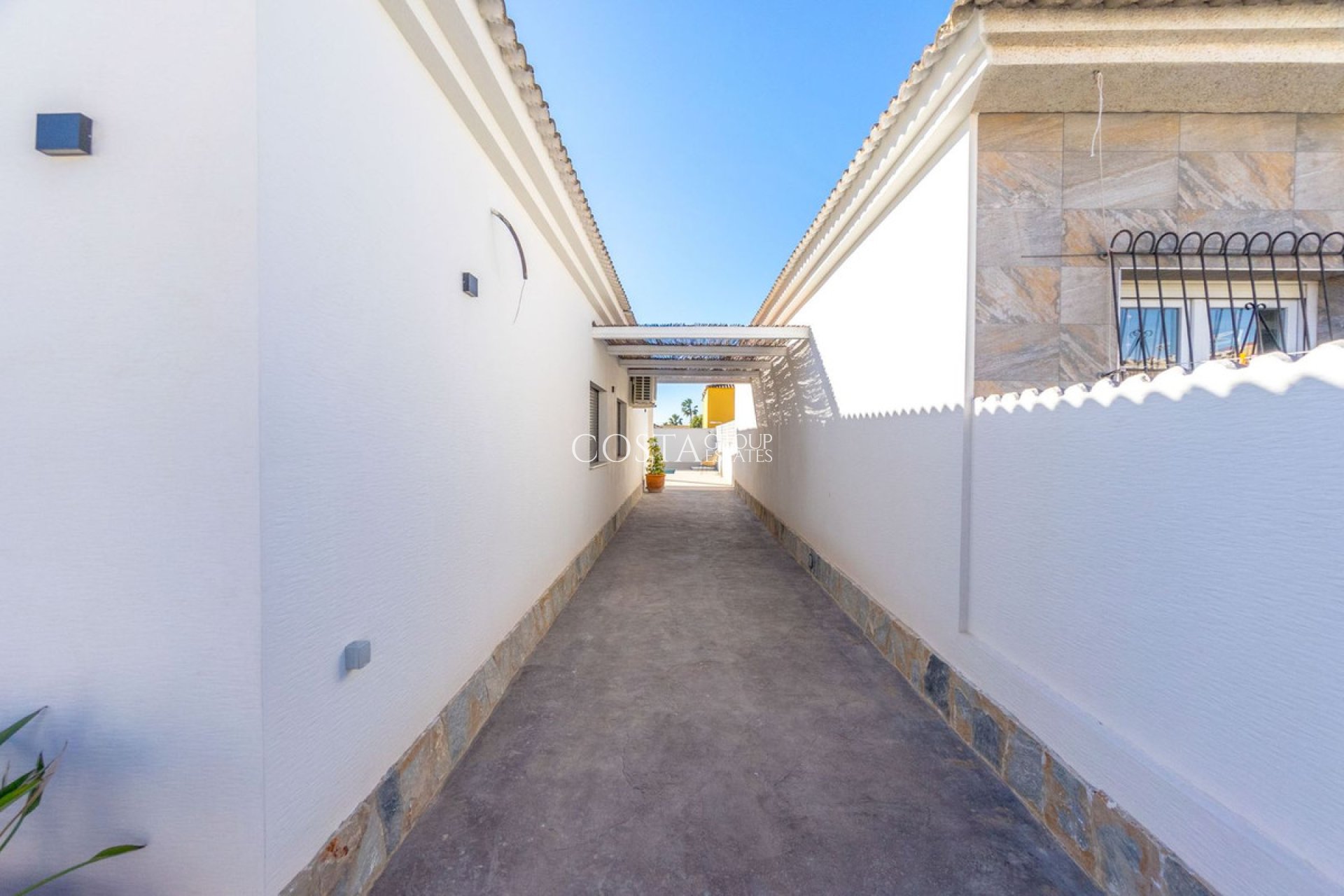 Resale - Villa -
Torrevieja - Torrevieja Centro