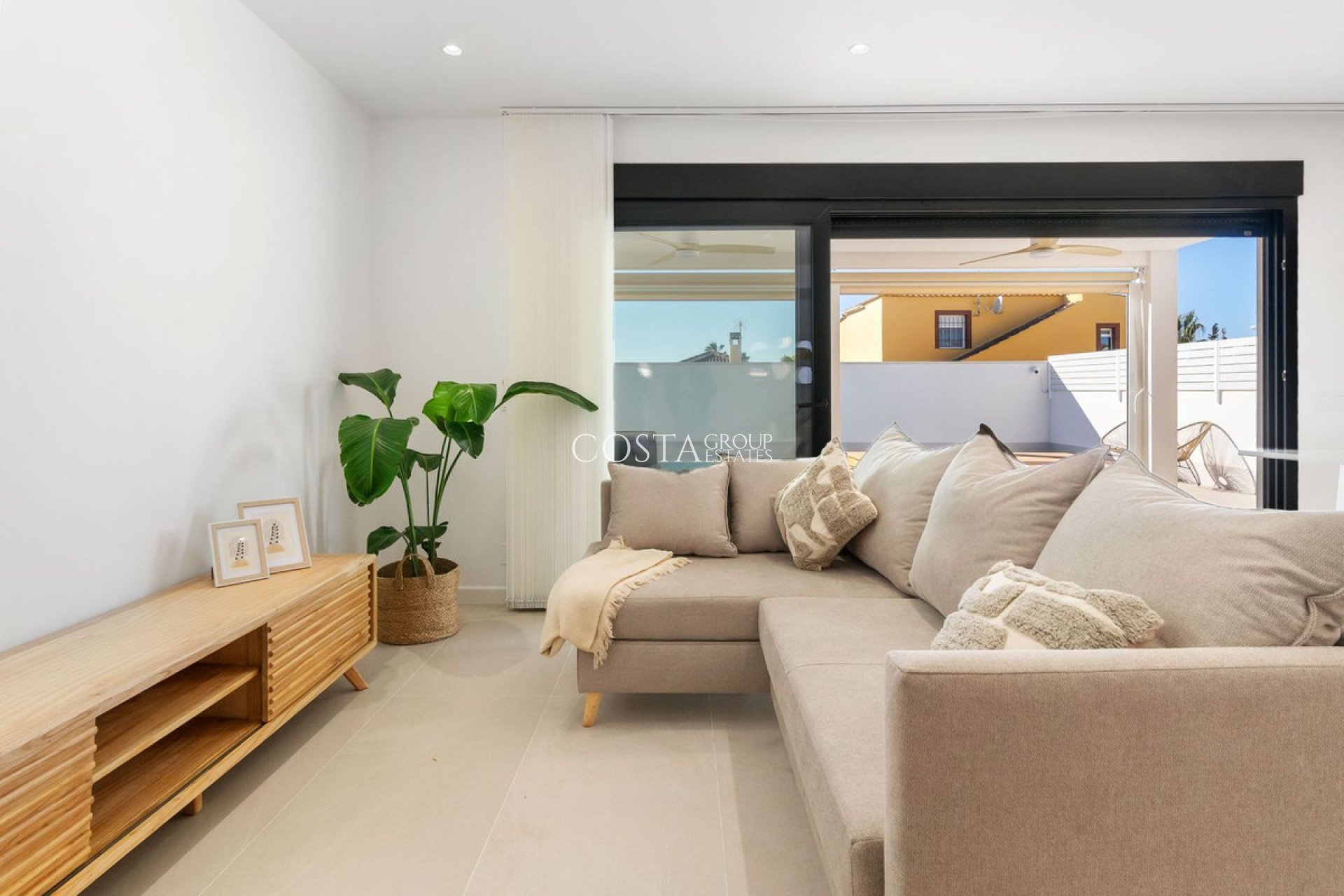 Resale - Villa -
Torrevieja - Torrevieja Centro