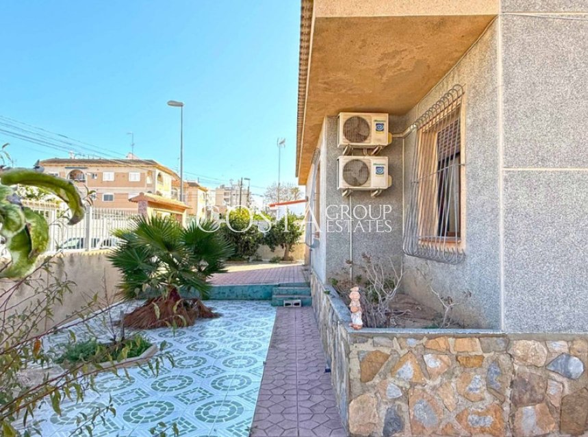 Resale - Villa -
Torrevieja - Torrevieja Centro