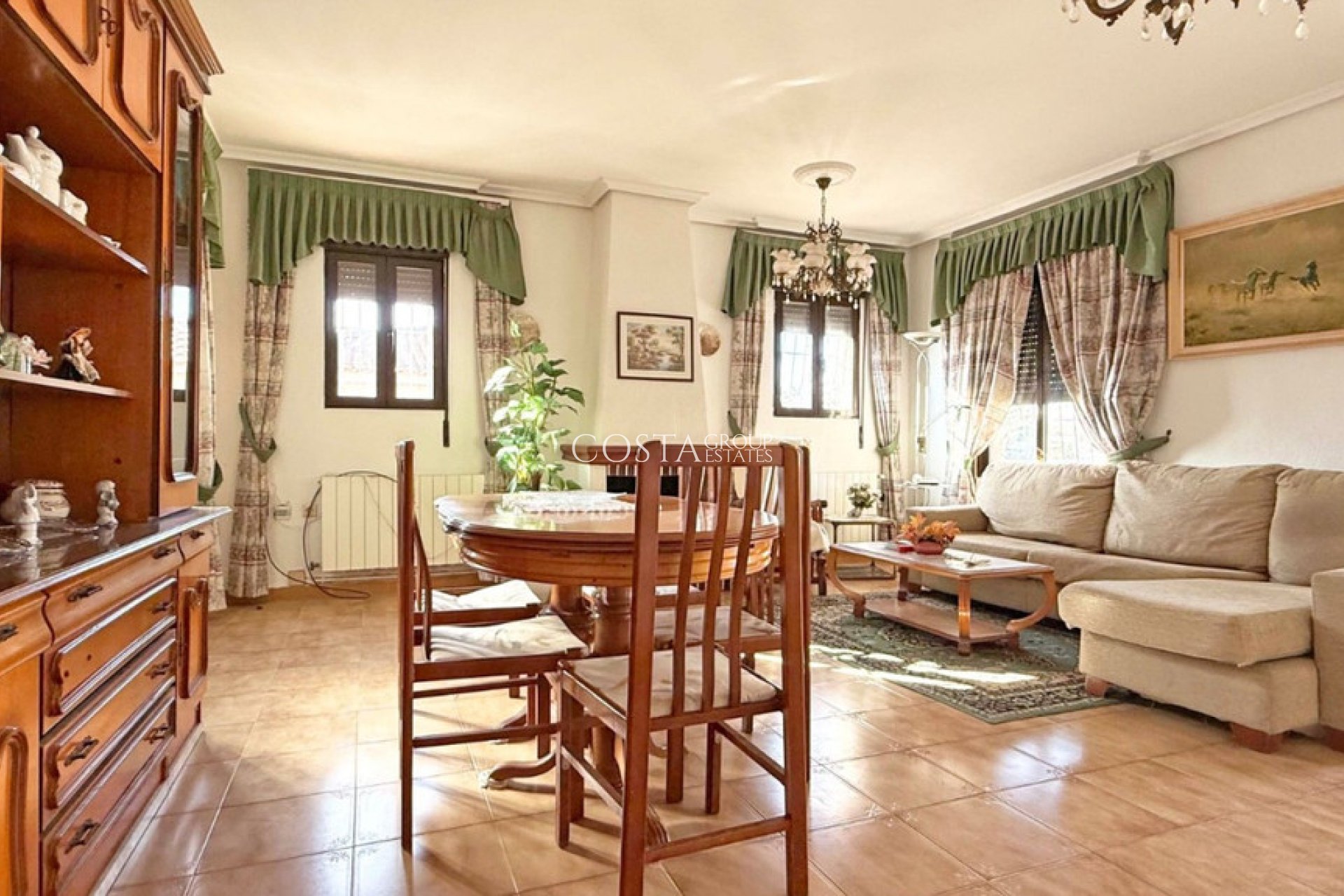 Resale - Villa -
Torrevieja - Torrevieja Centro