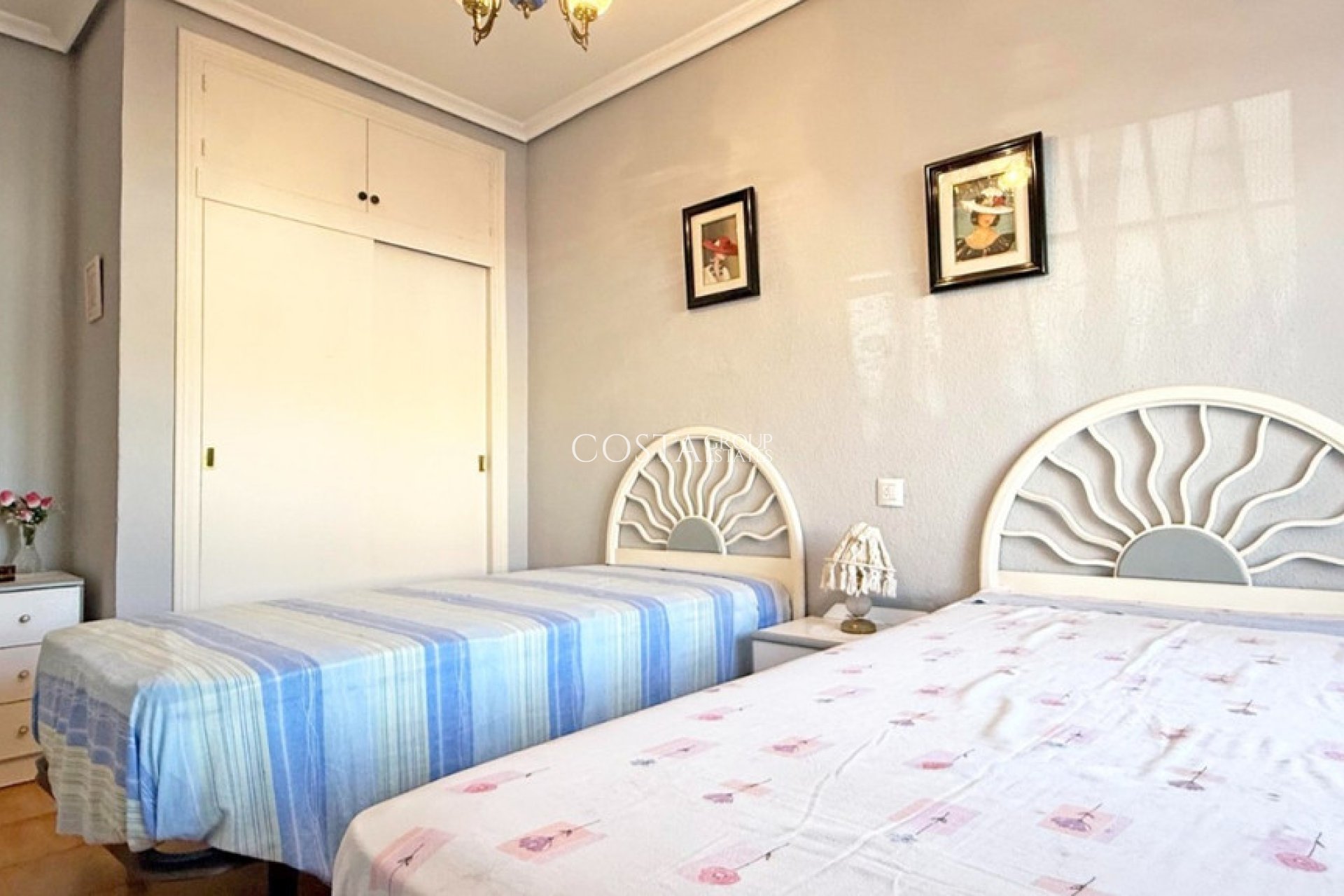 Resale - Villa -
Torrevieja - Torrevieja Centro