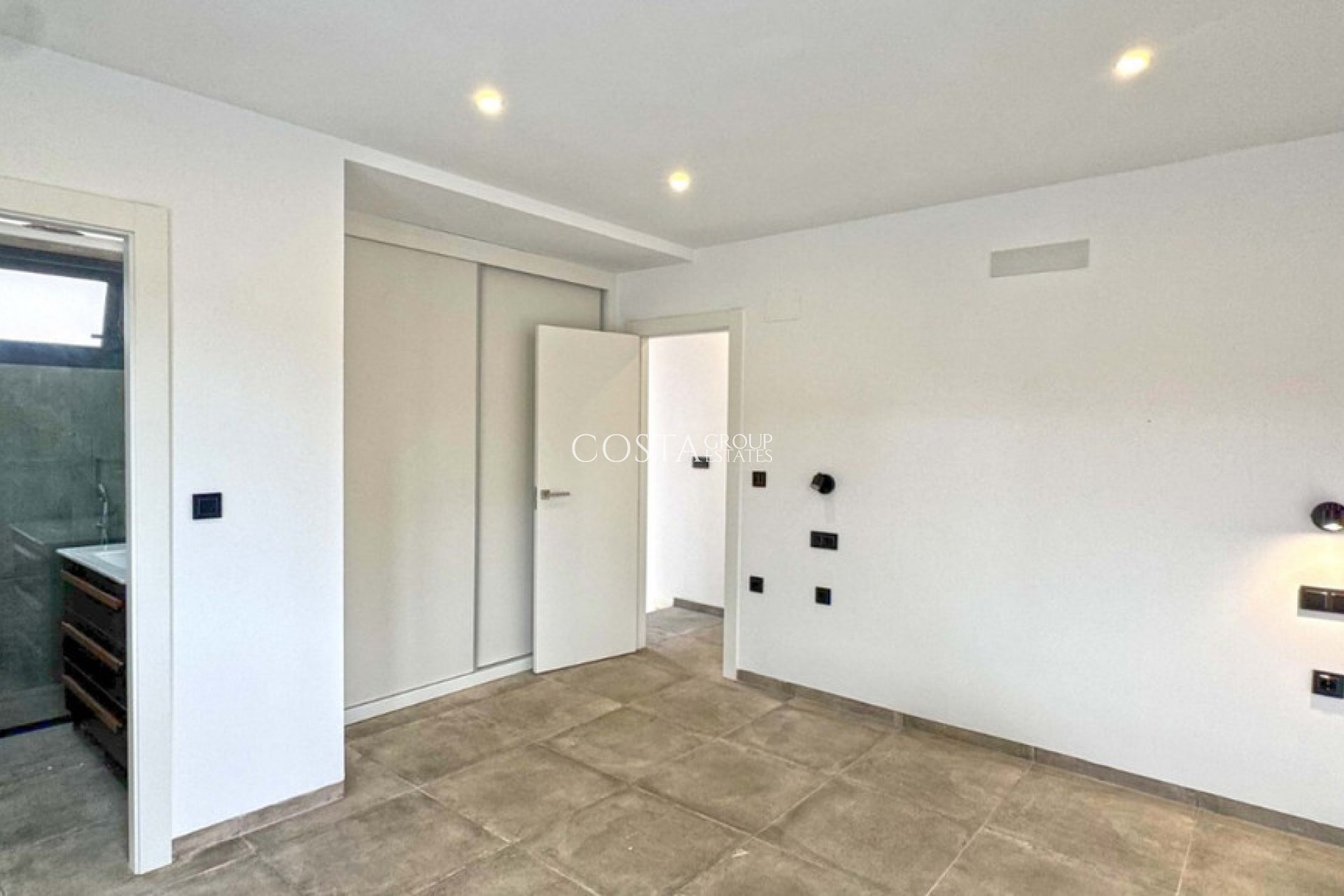 Resale - Villa -
Torrevieja - Torrevieja Centro