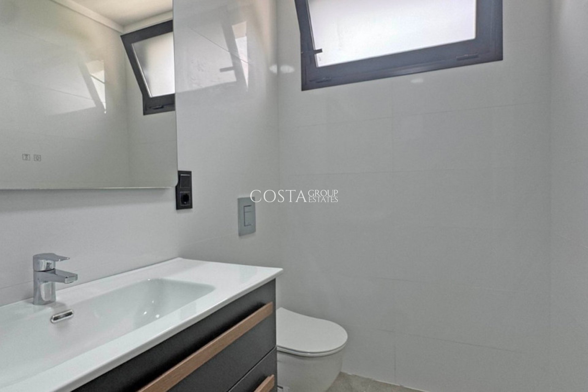 Resale - Villa -
Torrevieja - Torrevieja Centro