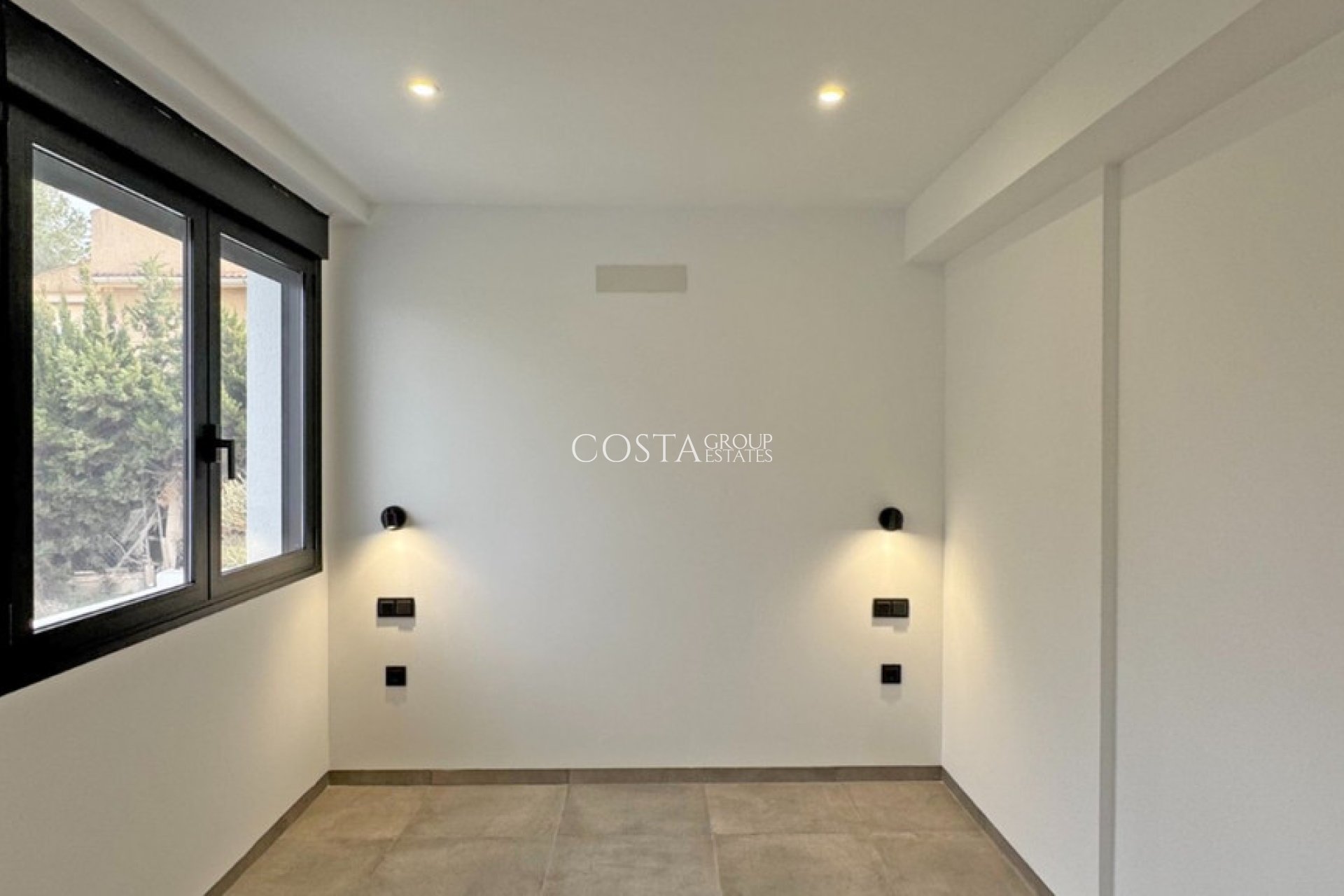 Resale - Villa -
Torrevieja - Torrevieja Centro