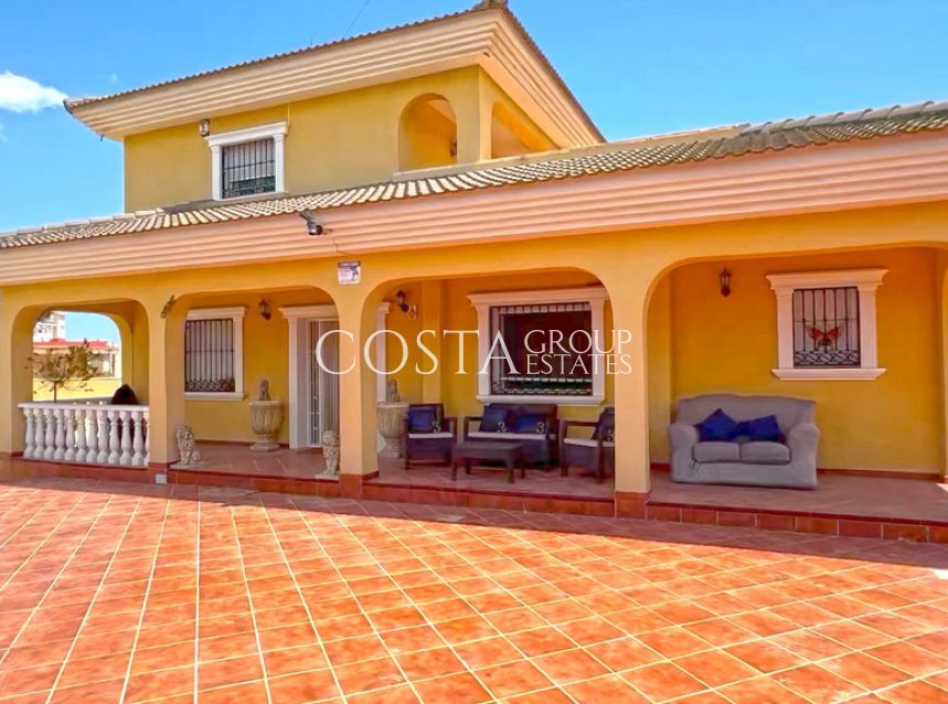 Resale - Villa -
Torrevieja - Torrevieja Centro