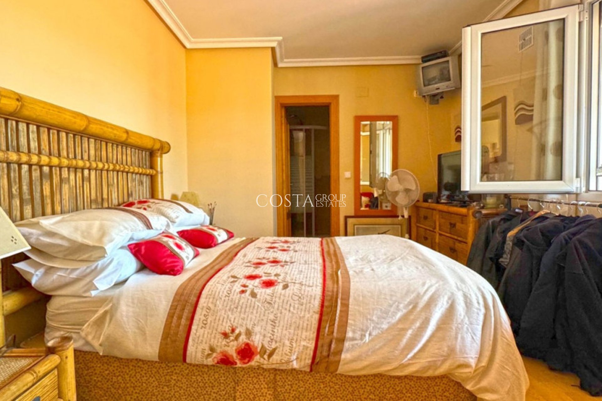 Resale - Villa -
Torrevieja - Torrevieja Centro