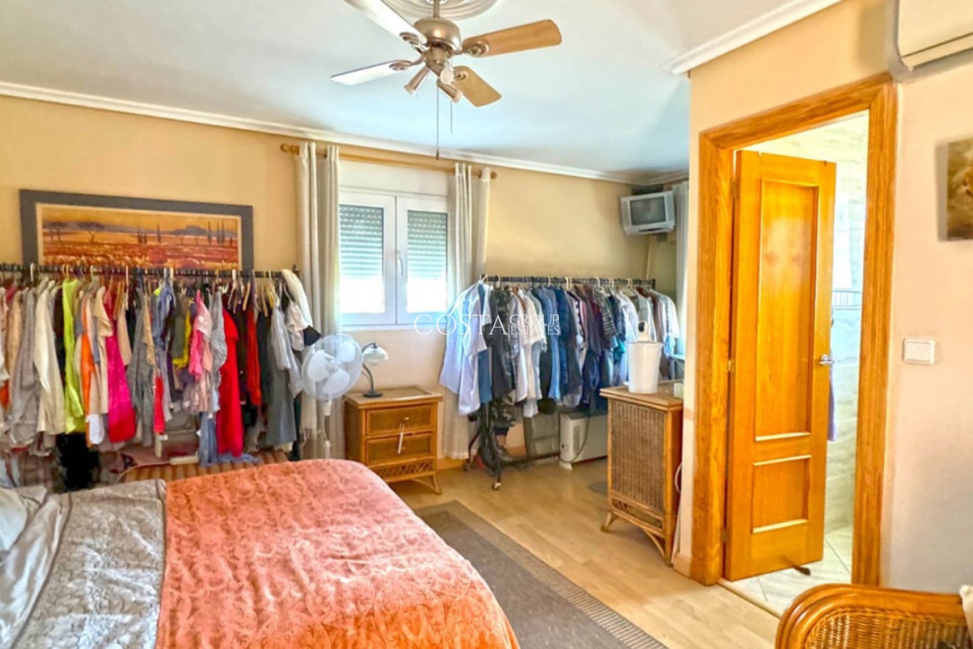 Resale - Villa -
Torrevieja - Torrevieja Centro