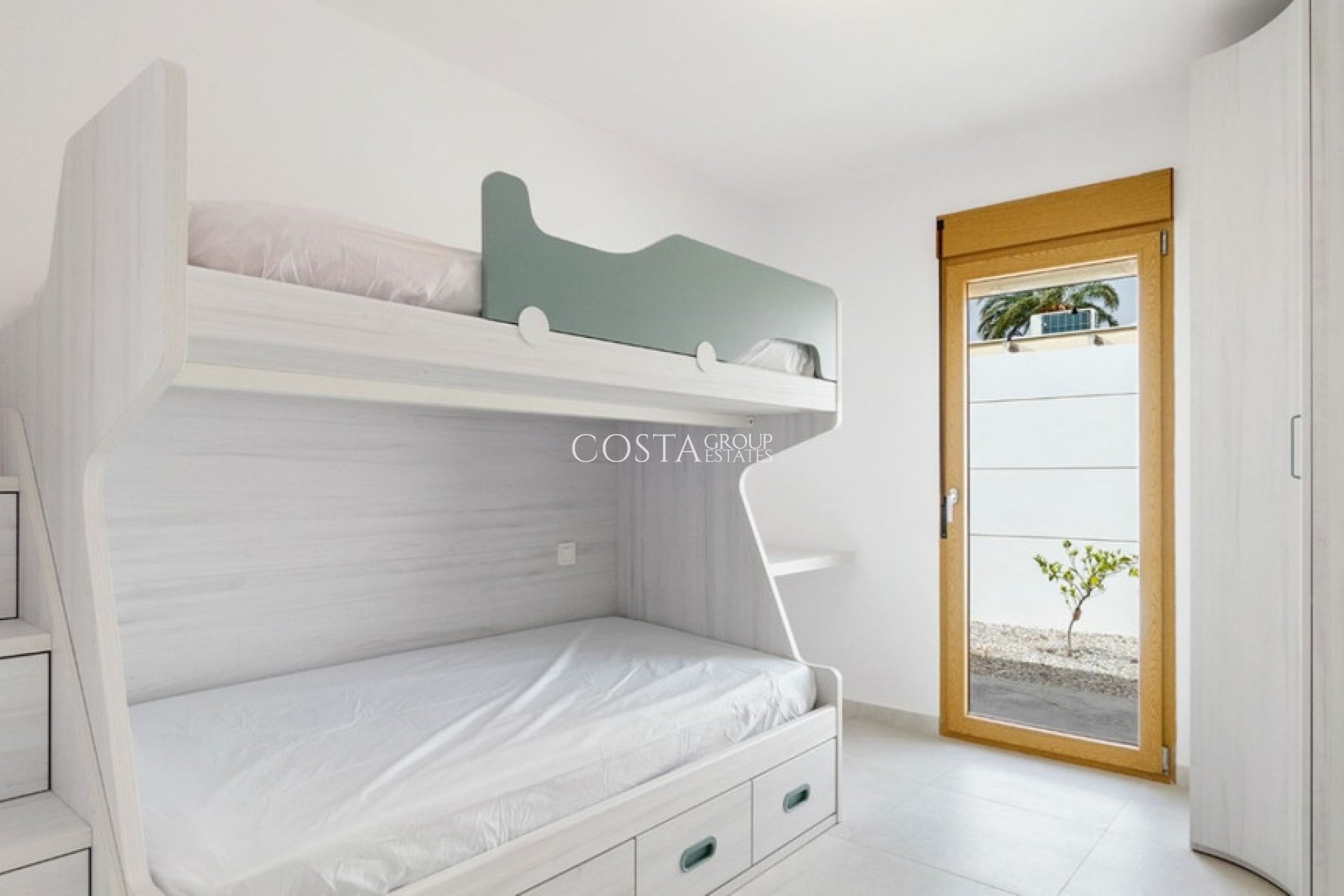 Resale - Villa -
Torrevieja - Torrevieja Centro