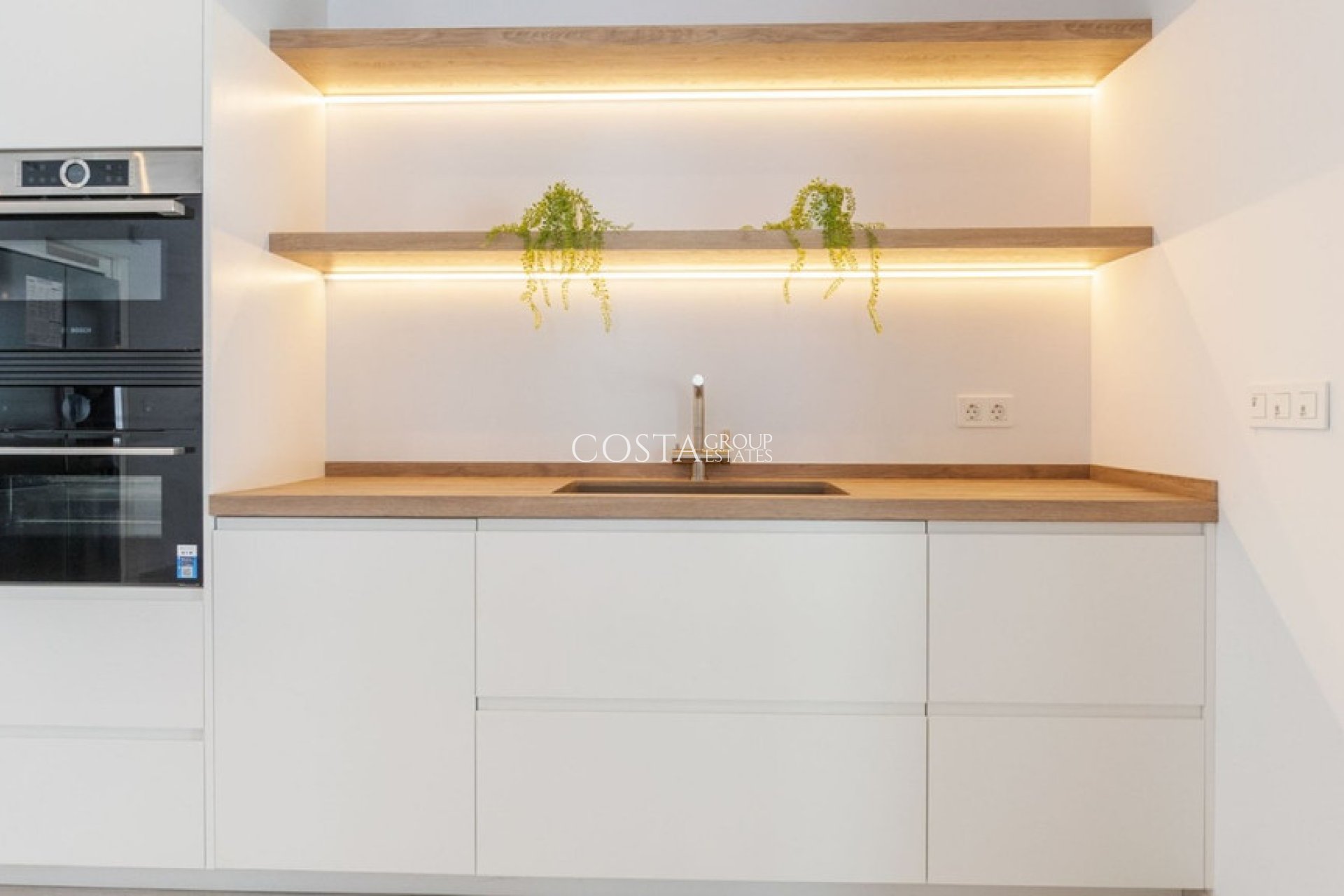 Resale - Villa -
Torrevieja - Torrevieja Centro