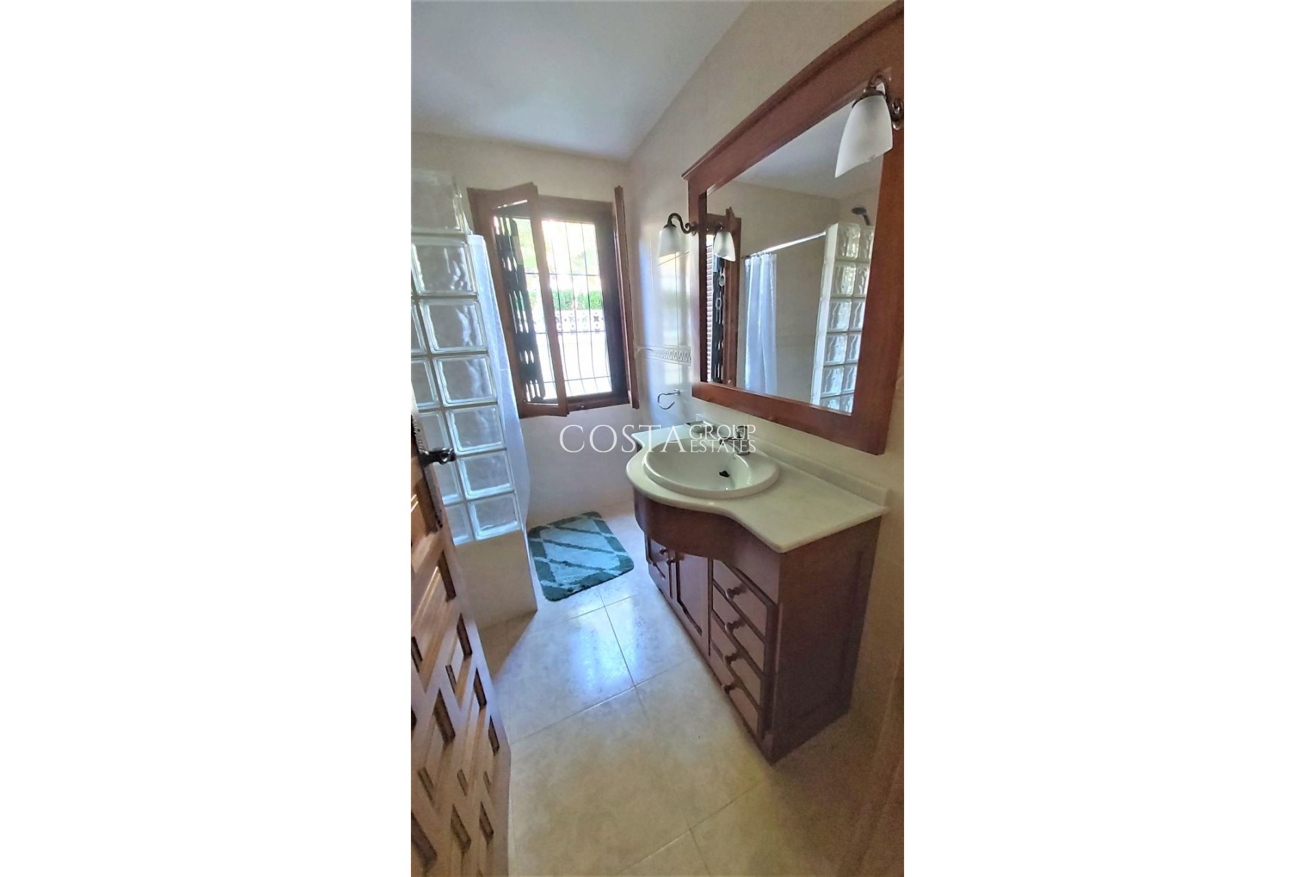 Resale - Villa -
Torrevieja - Torrevieja Centro