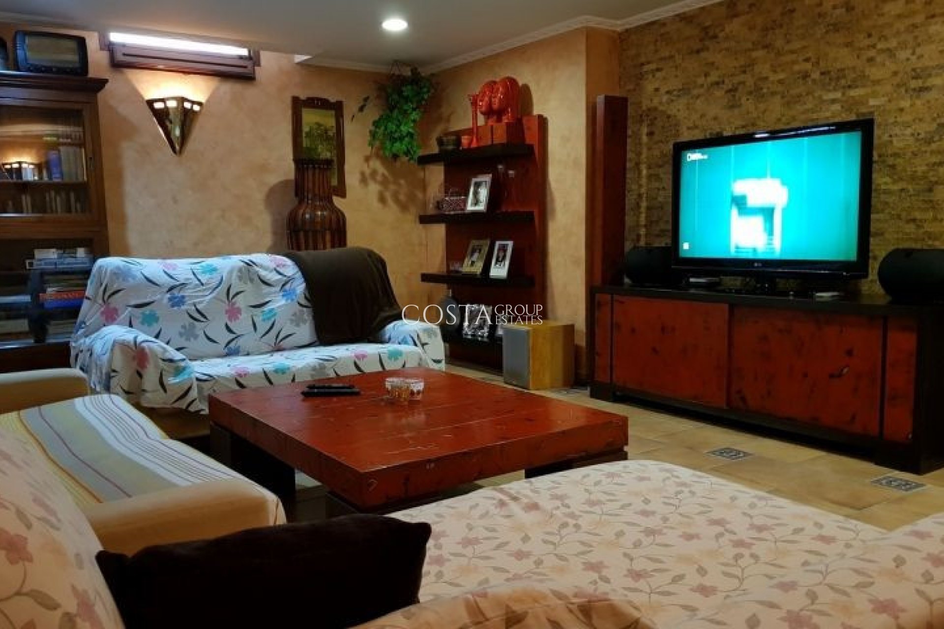 Resale - Villa -
Torrevieja - Torrevieja Centro