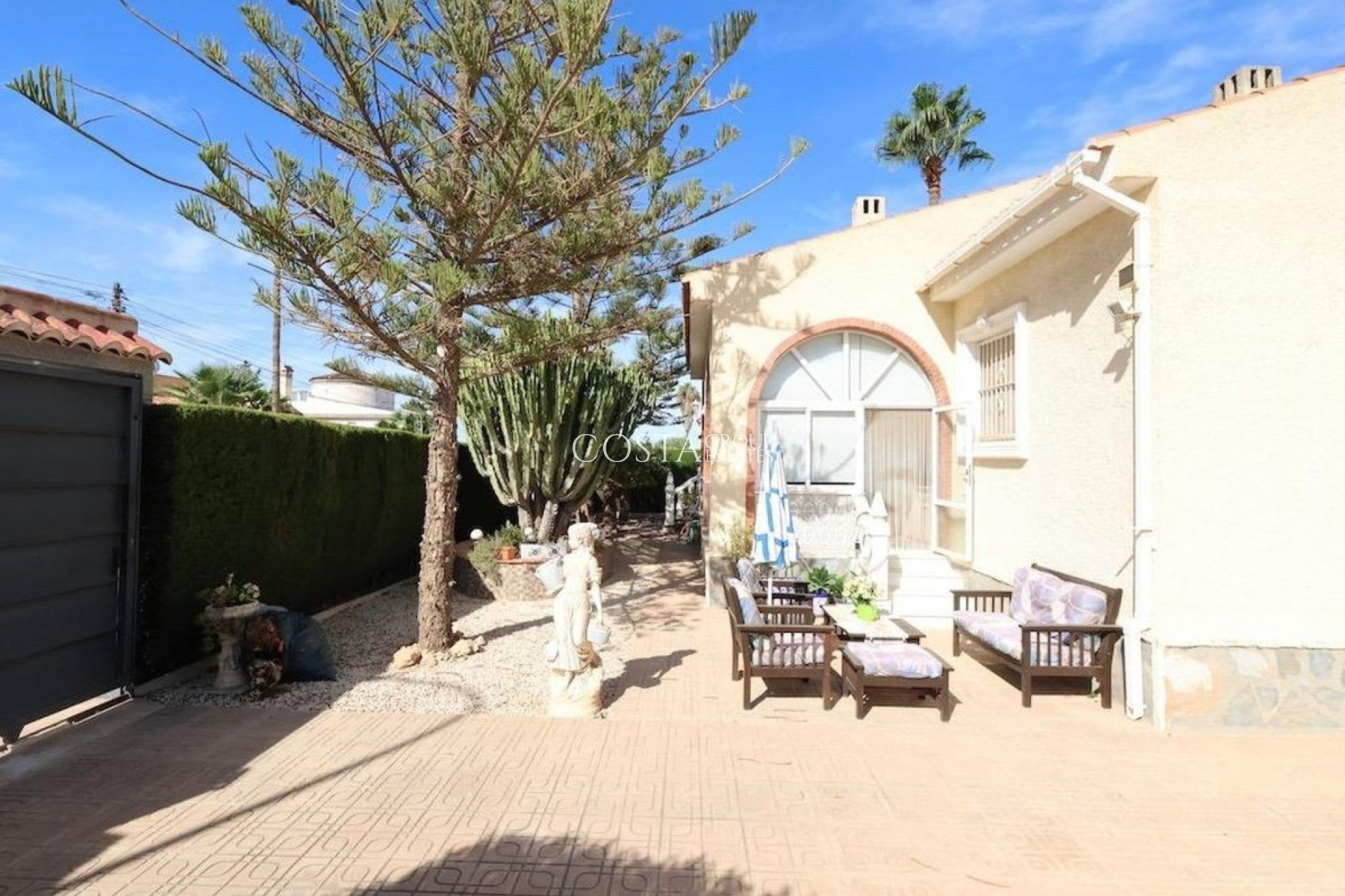 Resale - Villa -
Torrevieja - Torrevieja Centro