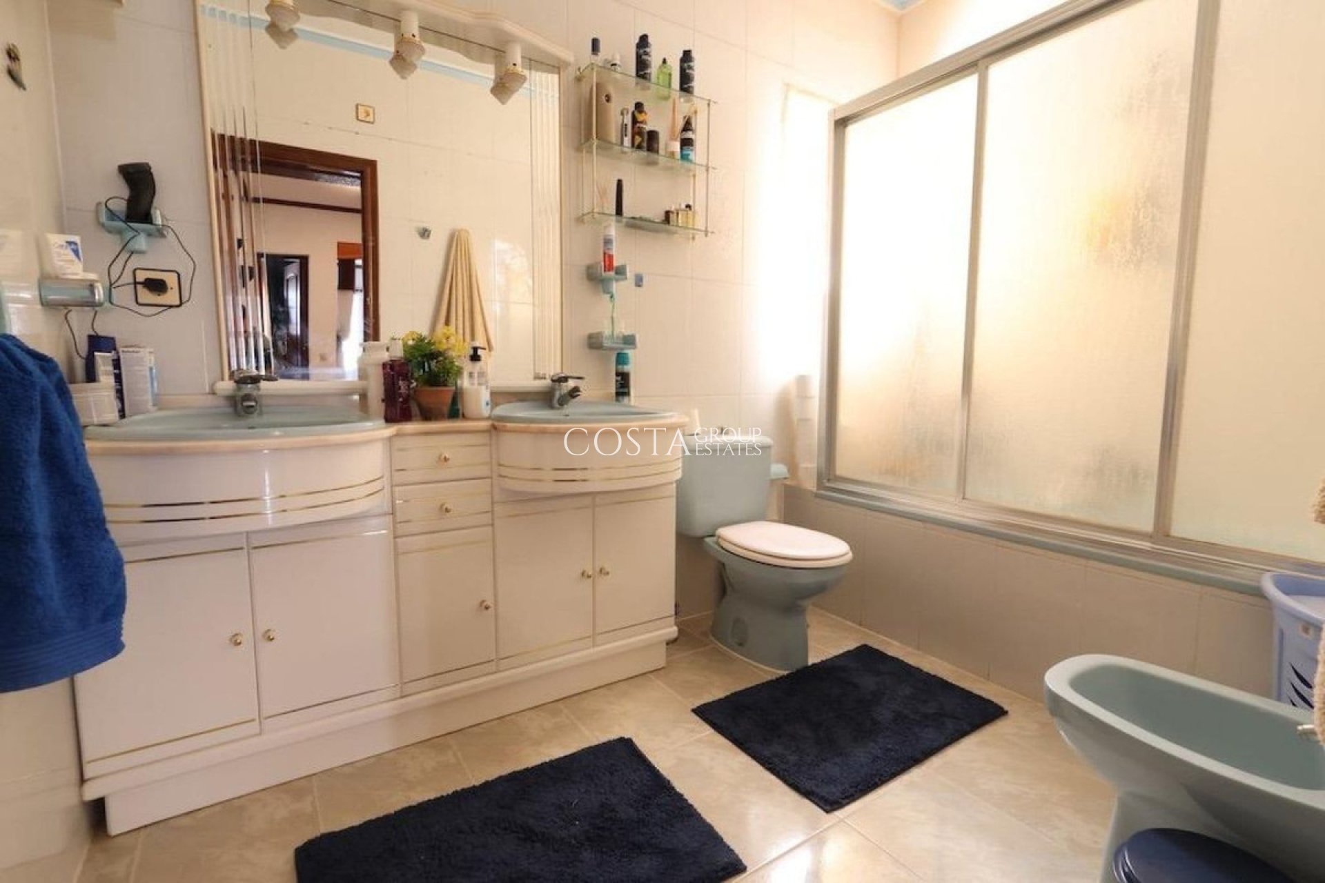 Resale - Villa -
Torrevieja - Torrevieja Centro