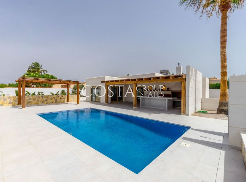 Resale - Villa -
Torrevieja - Torrevieja Centro