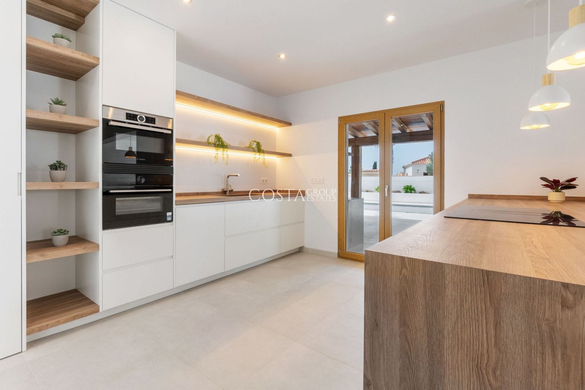 Resale - Villa -
Torrevieja - Torrevieja Centro