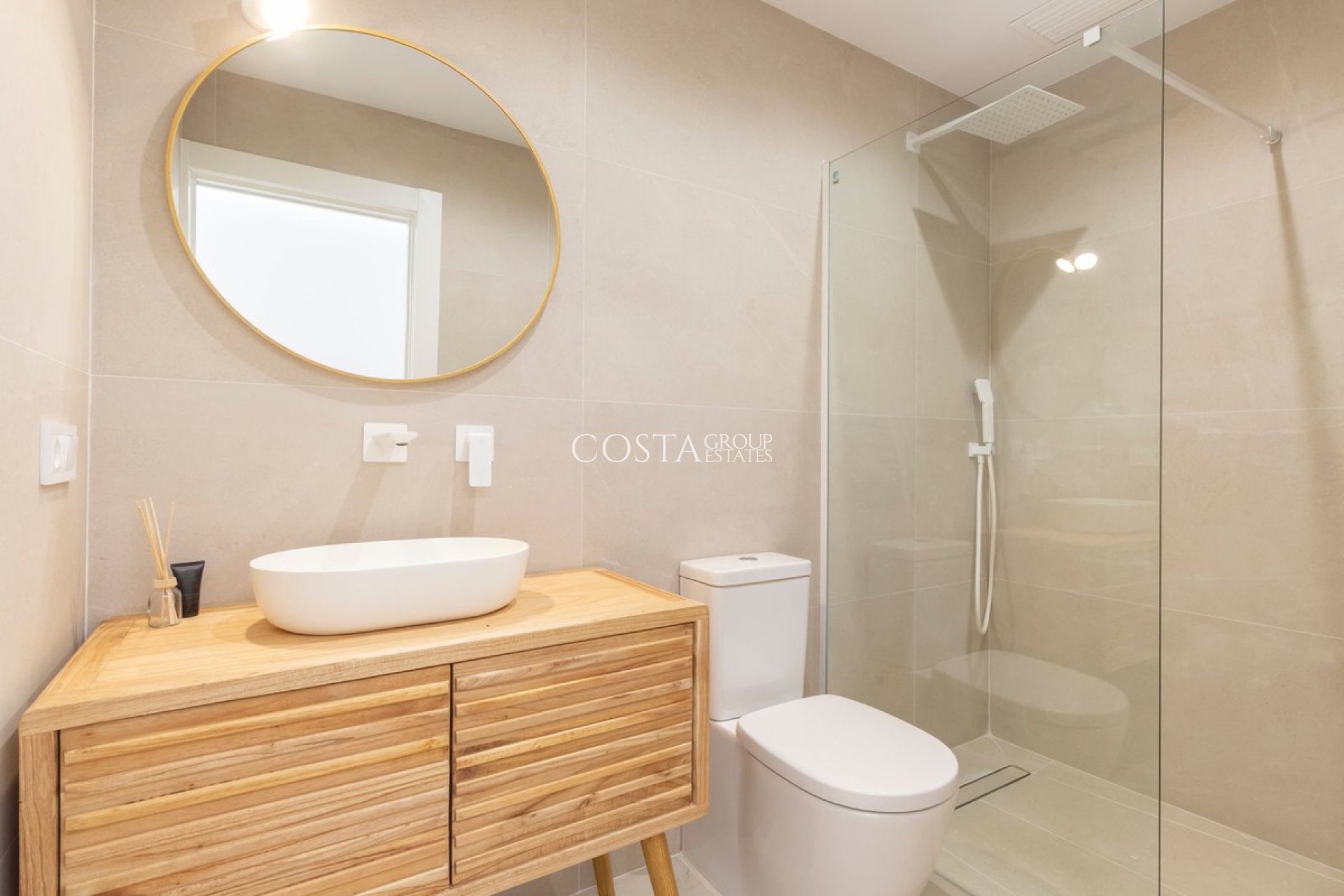 Resale - Villa -
Torrevieja - Torrevieja Centro