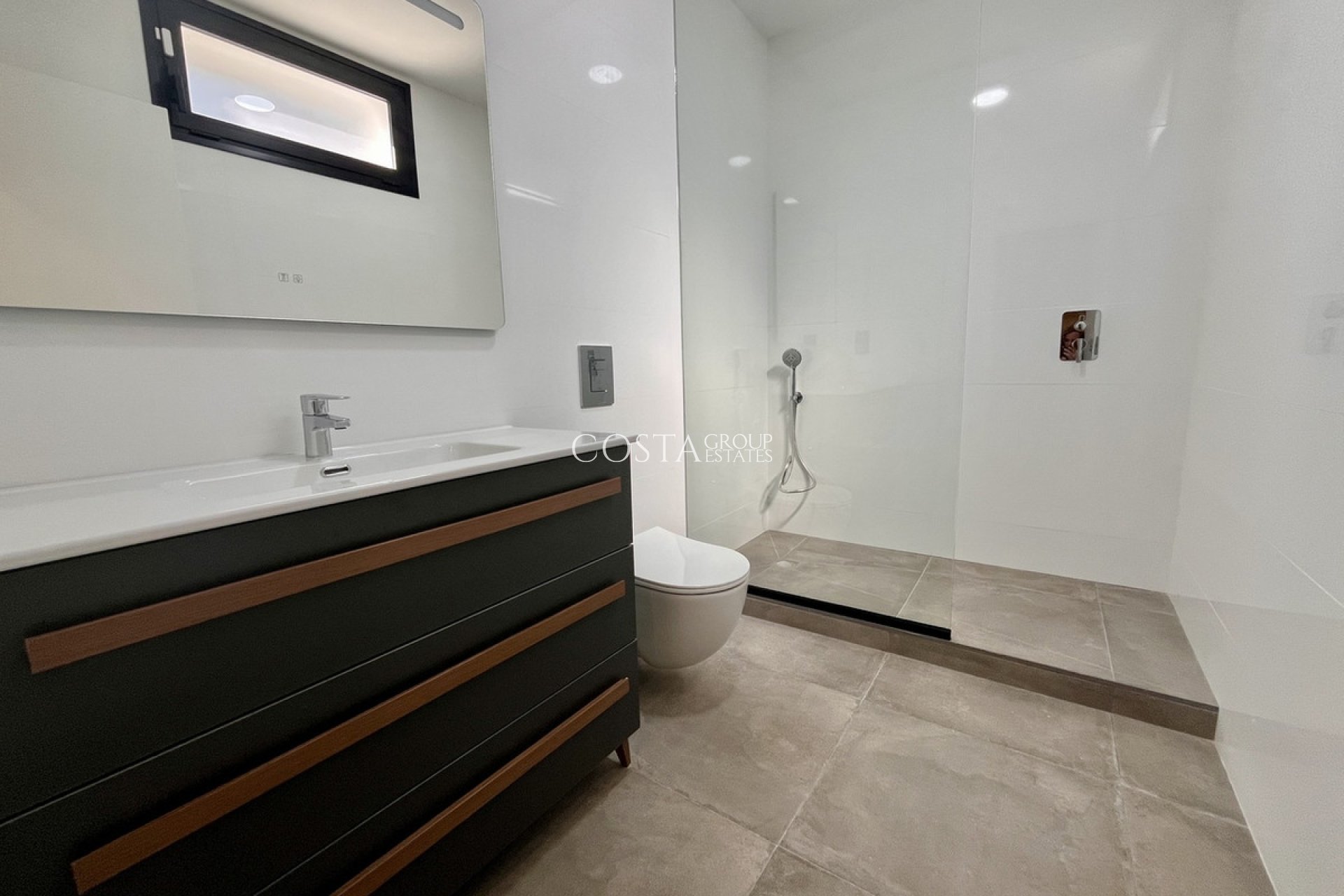 Resale - Villa -
Torrevieja - Torrevieja Centro