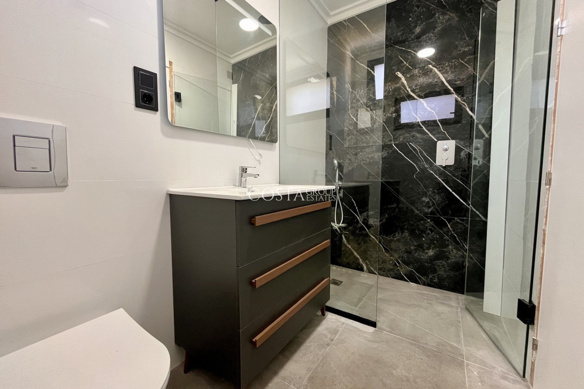 Resale - Villa -
Torrevieja - Torrevieja Centro