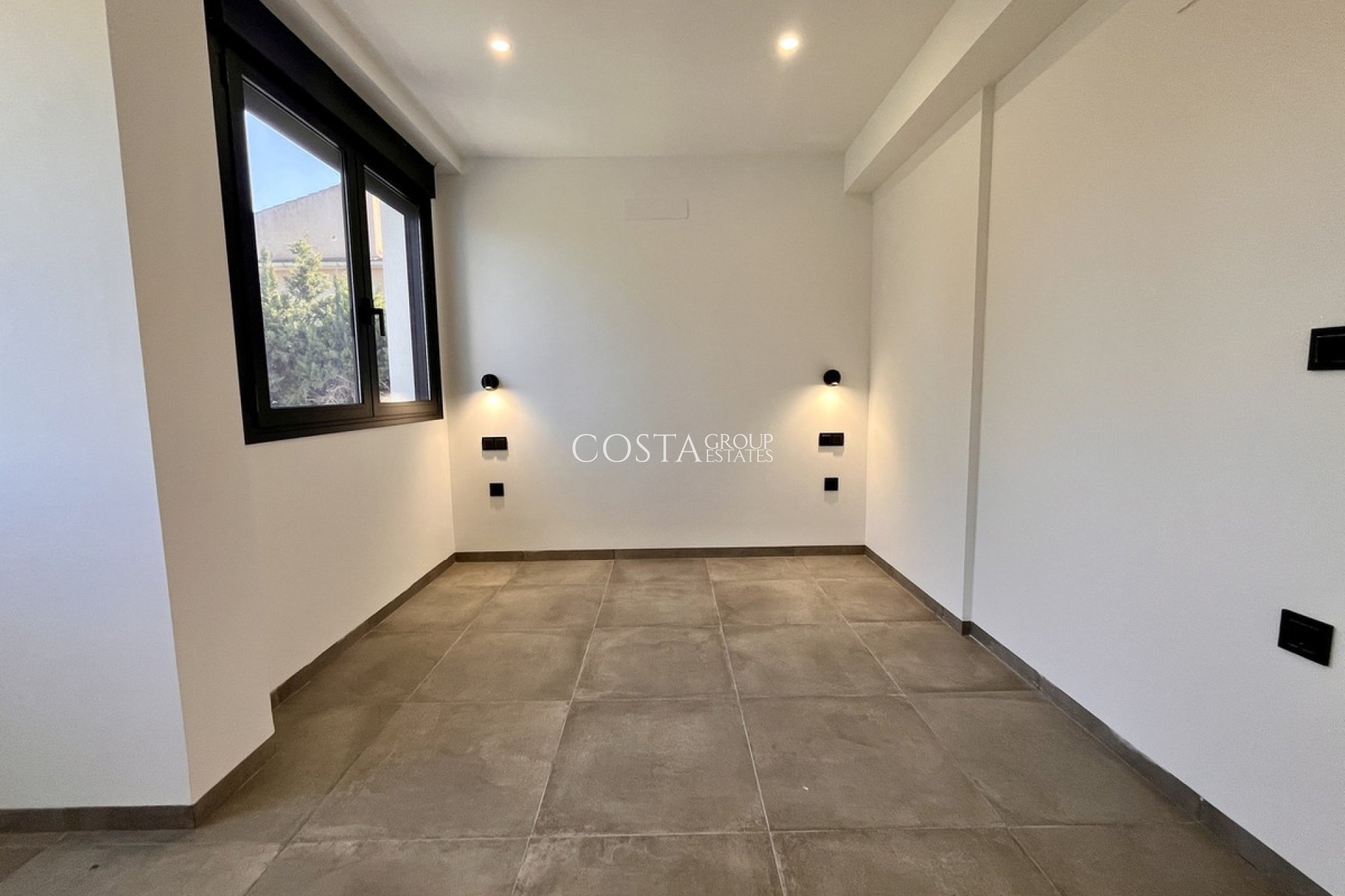 Resale - Villa -
Torrevieja - Torrevieja Centro