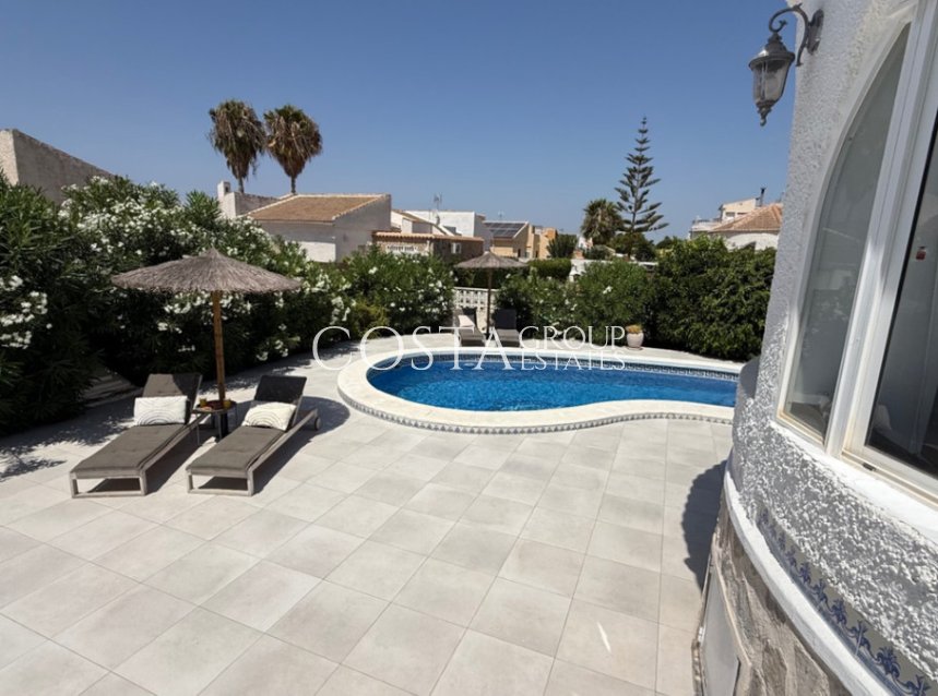 Resale - Villa -
Torrevieja - Torrevieja Centro