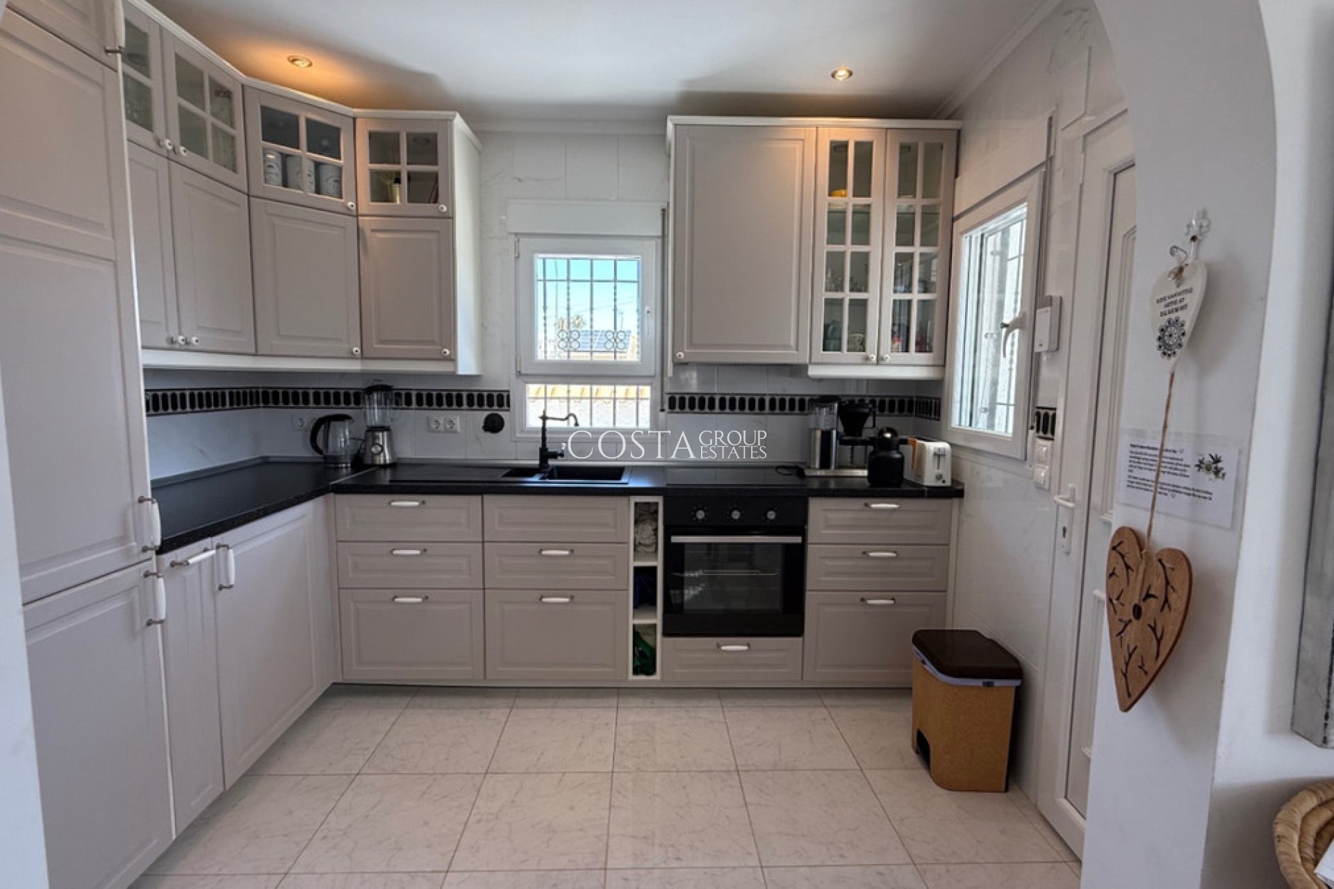 Resale - Villa -
Torrevieja - Torrevieja Centro