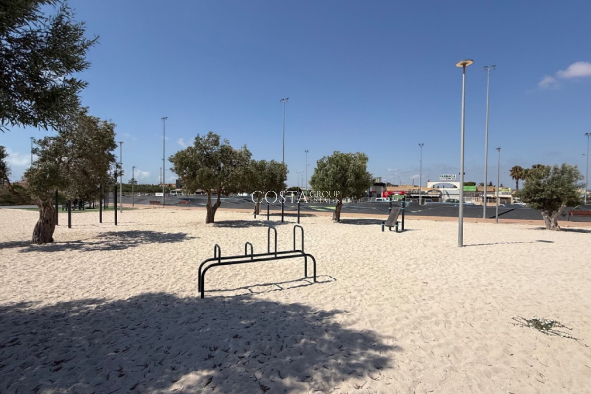 Resale - Villa -
Torrevieja - Torrevieja Centro