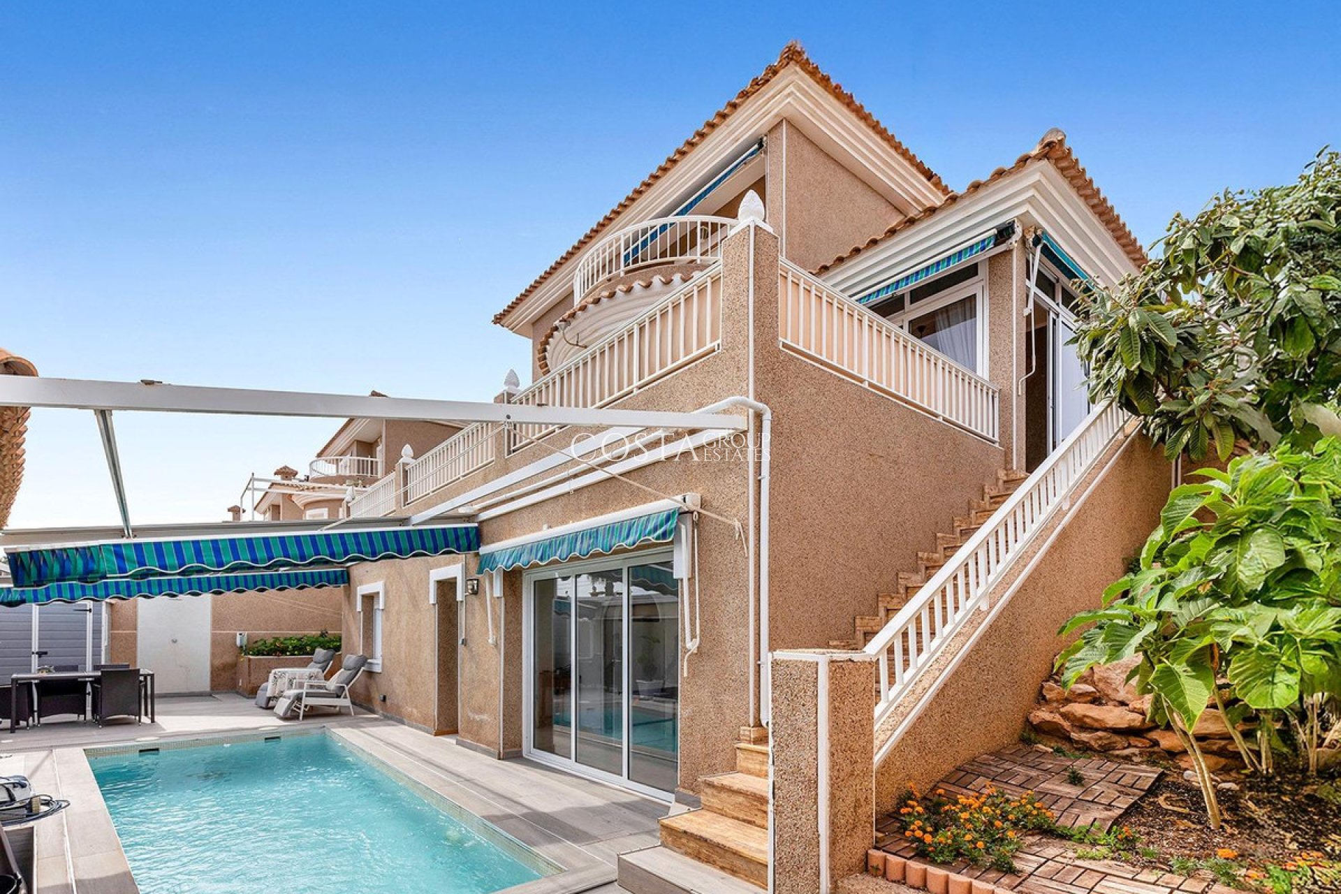 Resale - Villa -
Torrevieja - Torrevieja Centro