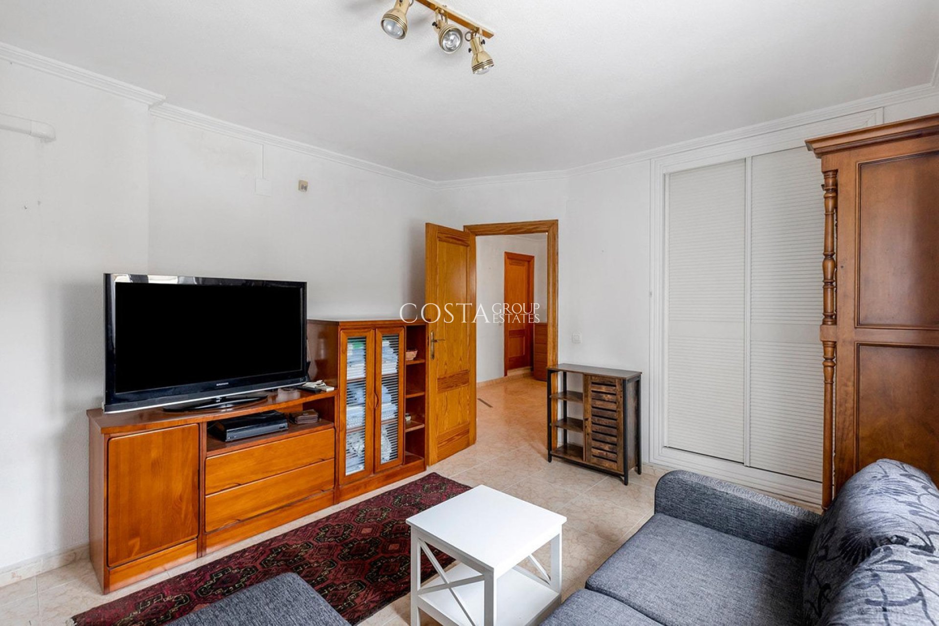 Resale - Villa -
Torrevieja - Torrevieja Centro