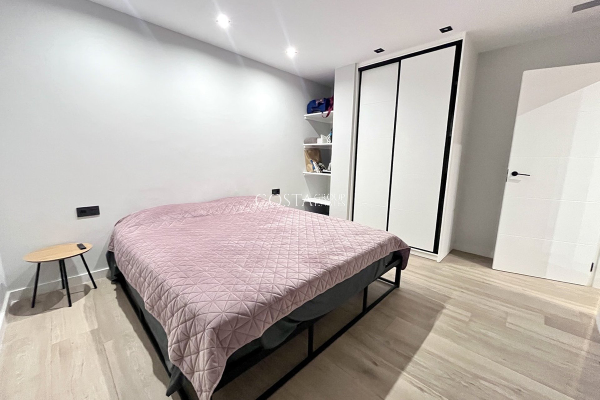 Resale - Villa -
Torrevieja - Torrevieja Centro